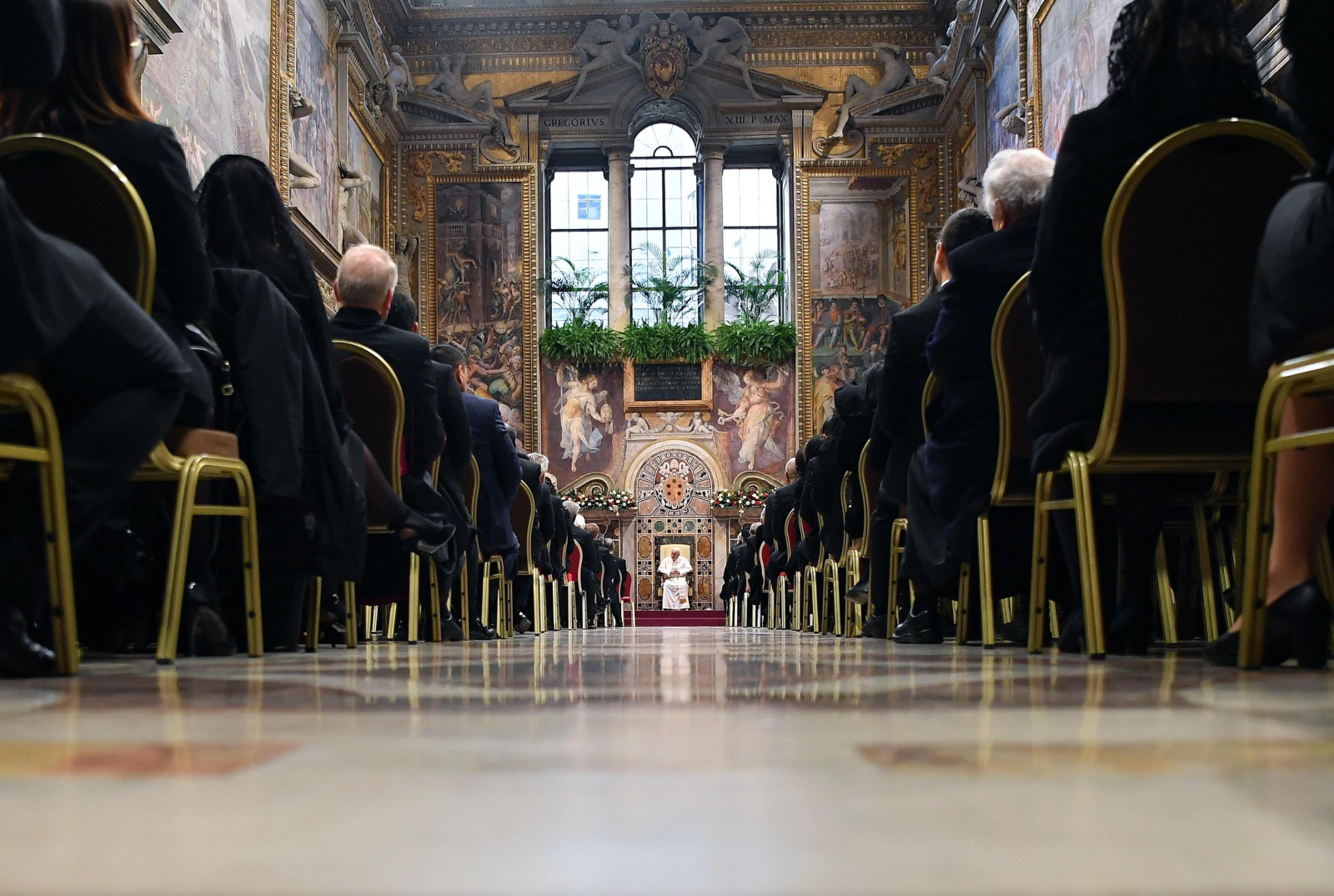Spotkanie Papieża Franciszka z dyplomatami pracującymi w Watykanie. Fot. PAP/EPA/ETTORE FERRARI / POOL