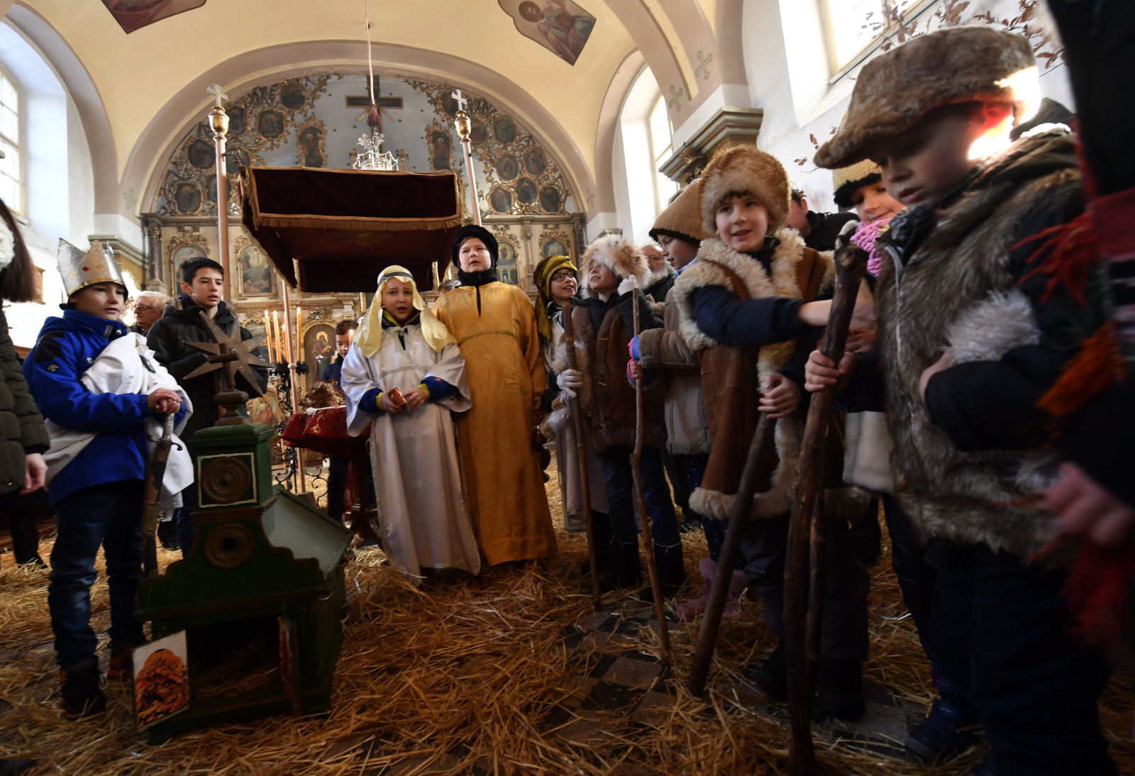 Obchody prawosławnego Bożego Narodzenia w węgierskim mieście Pomaz. Fot. PAP/EPA/TIBOR ILLYES