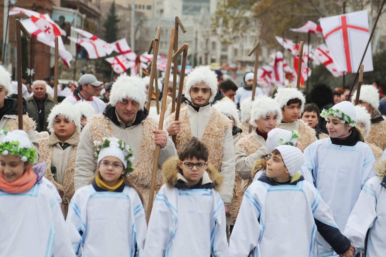 Bożonarodzeniowa procesja w Tbilisi, Gruzja. Fot. PAP/EPA/ZURAB KURTSIKIDZE