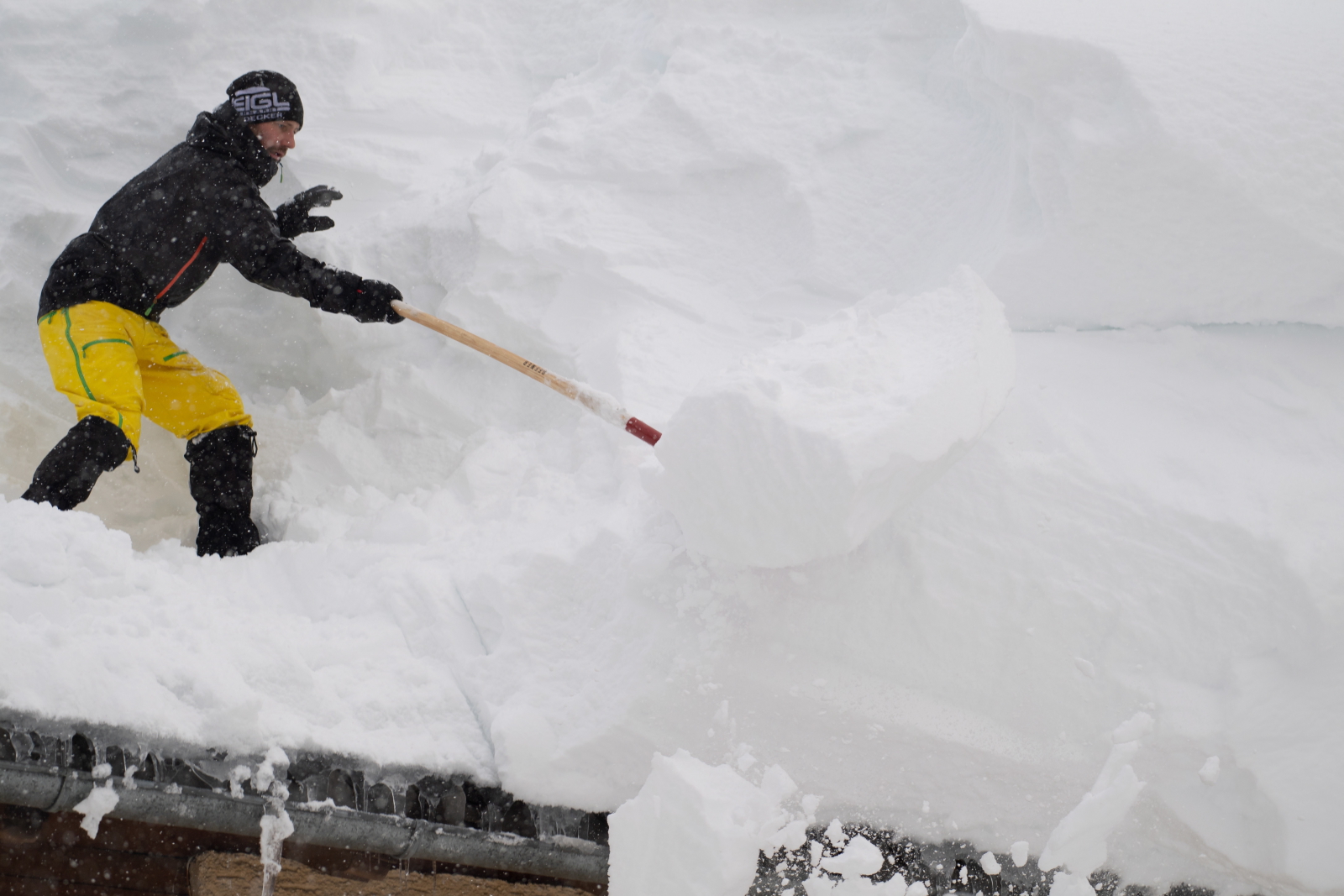 Ogromne ilości śniegu w Austrii EPA/CHRISTIAN BRUNA 