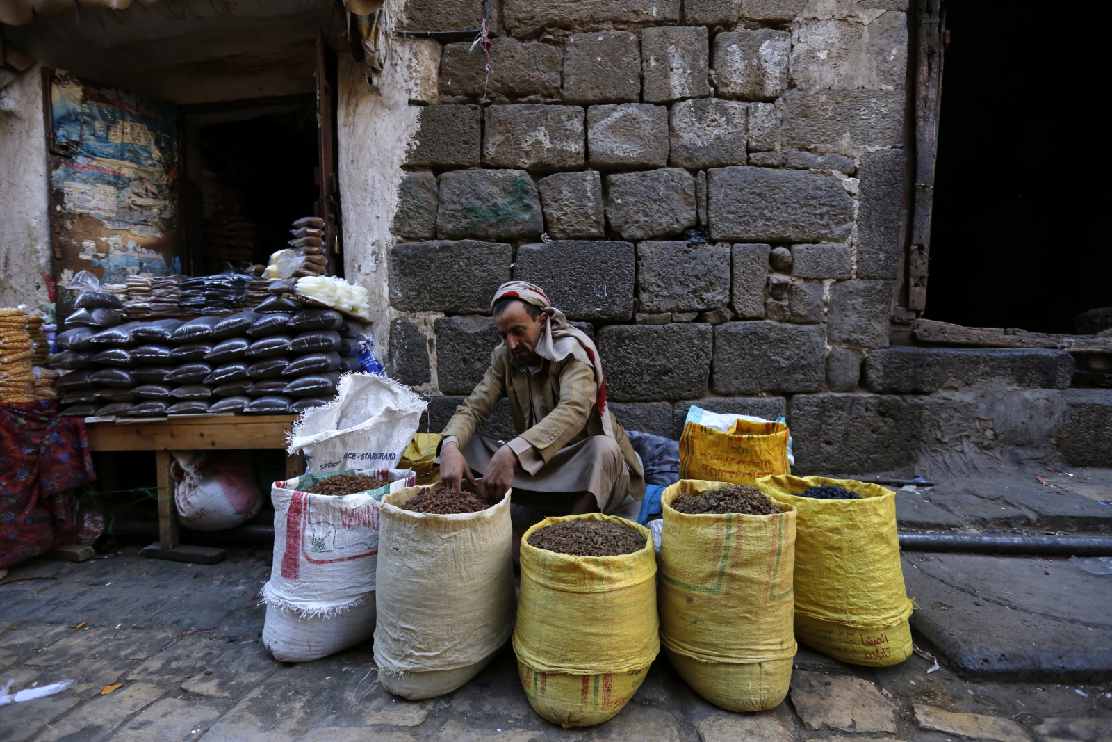 Codzienność w Jemenie EPA/YAHYA ARHAB 