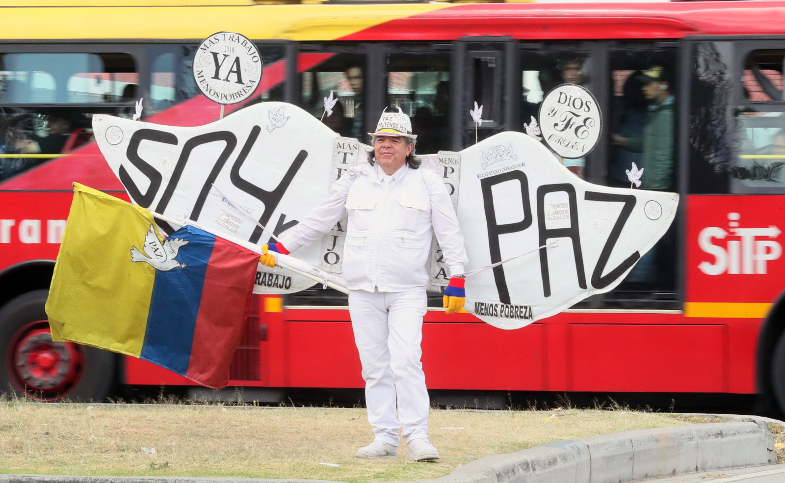 Protesty po zamach u Kolumbii EPA/MAURICIO DUENAS CASTANEDA 