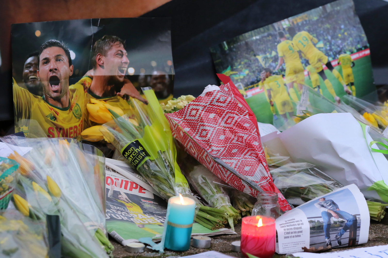Mieszkańcy Nantes pamiętają o zaginionym Emiliano Sali, Francja. Fot. PAP/EPA/EDDY LEMAISTRE