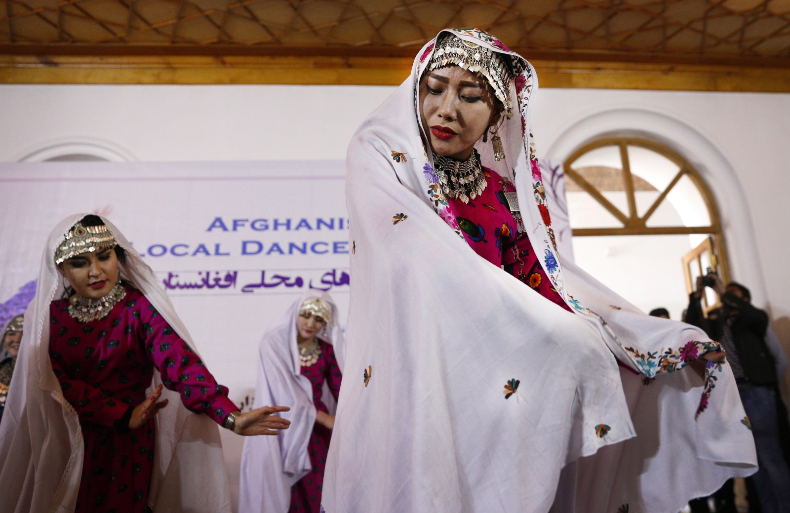 Festiwal tańca w Kabulu, Afganistan. Fot. PAP/EPA/HEDAYATULLAH AMID