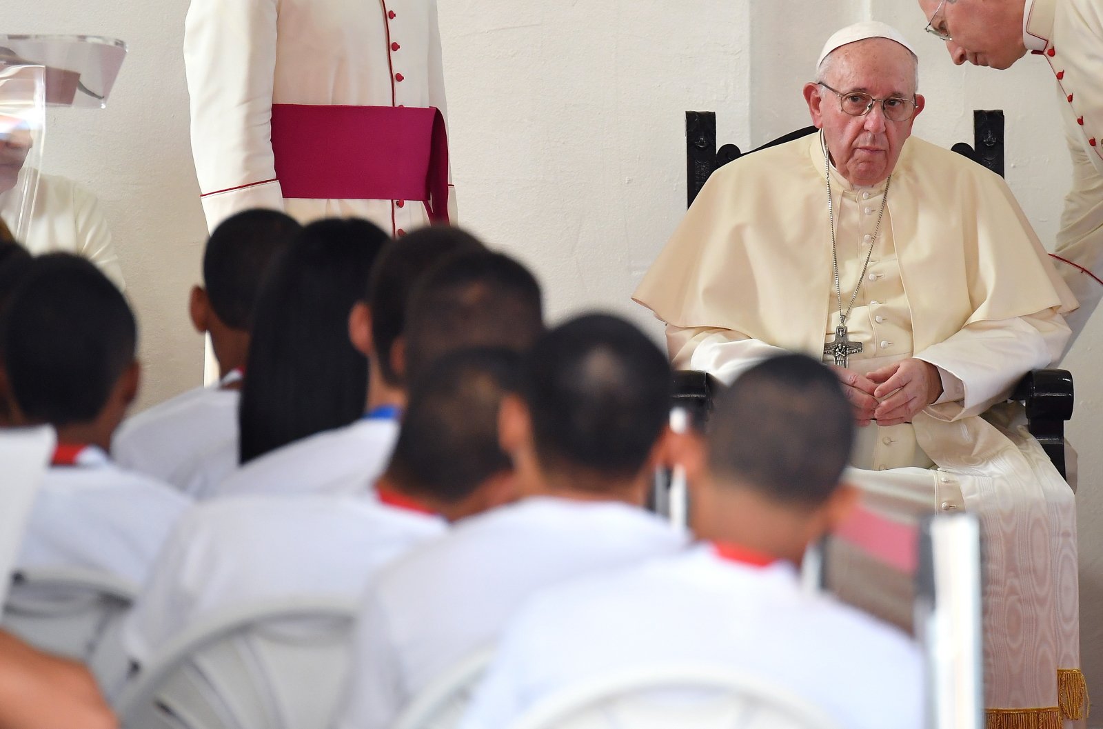 Papież Franciszek z młodymi więźniami w Panamie. Fot. PAP/EPA/ETTORE FERRARI