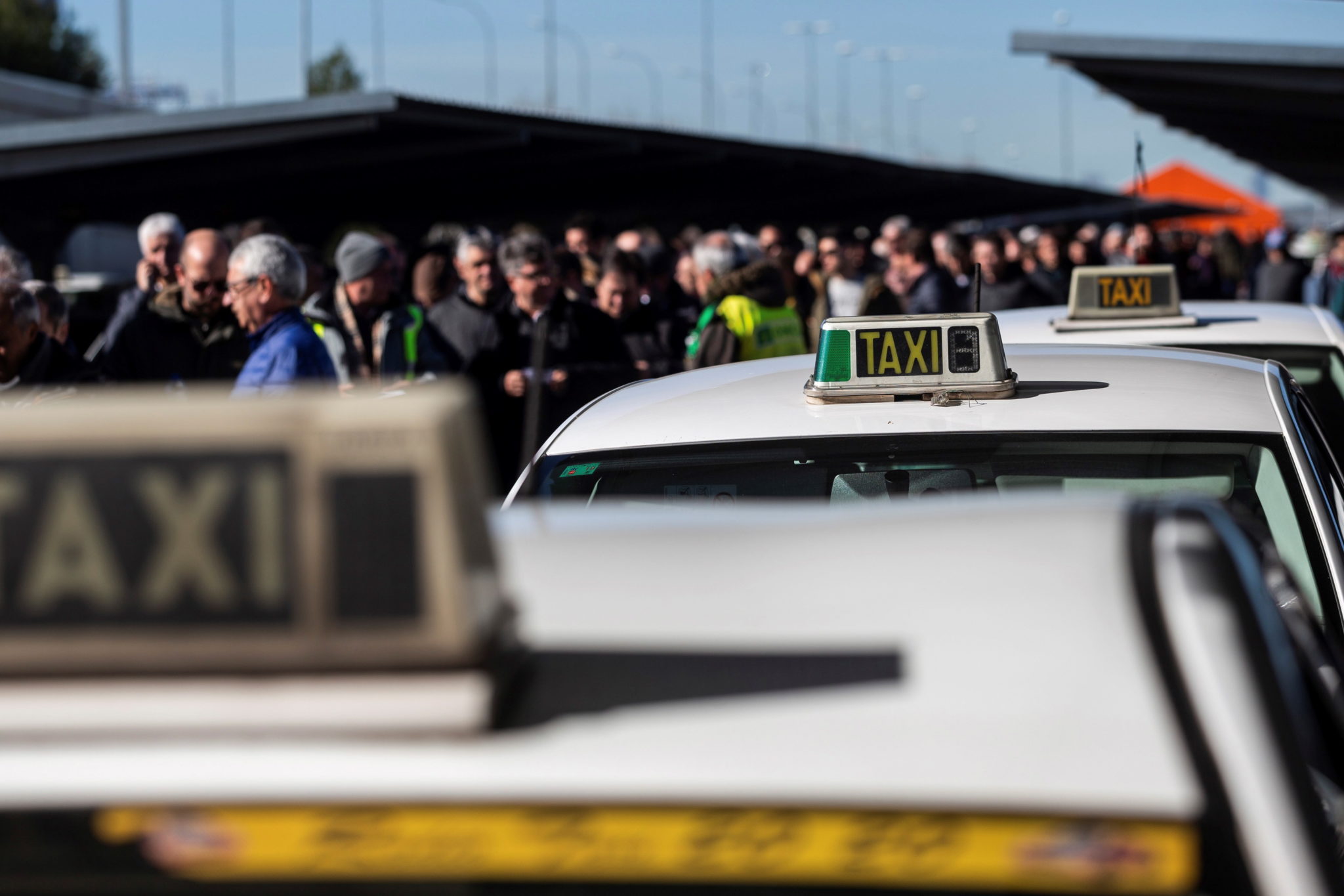 Zdjęcie: referendum strajkowe taksówkarzy w Madrycie, fot. Rodrigo Jimenez, PAP/EPA.