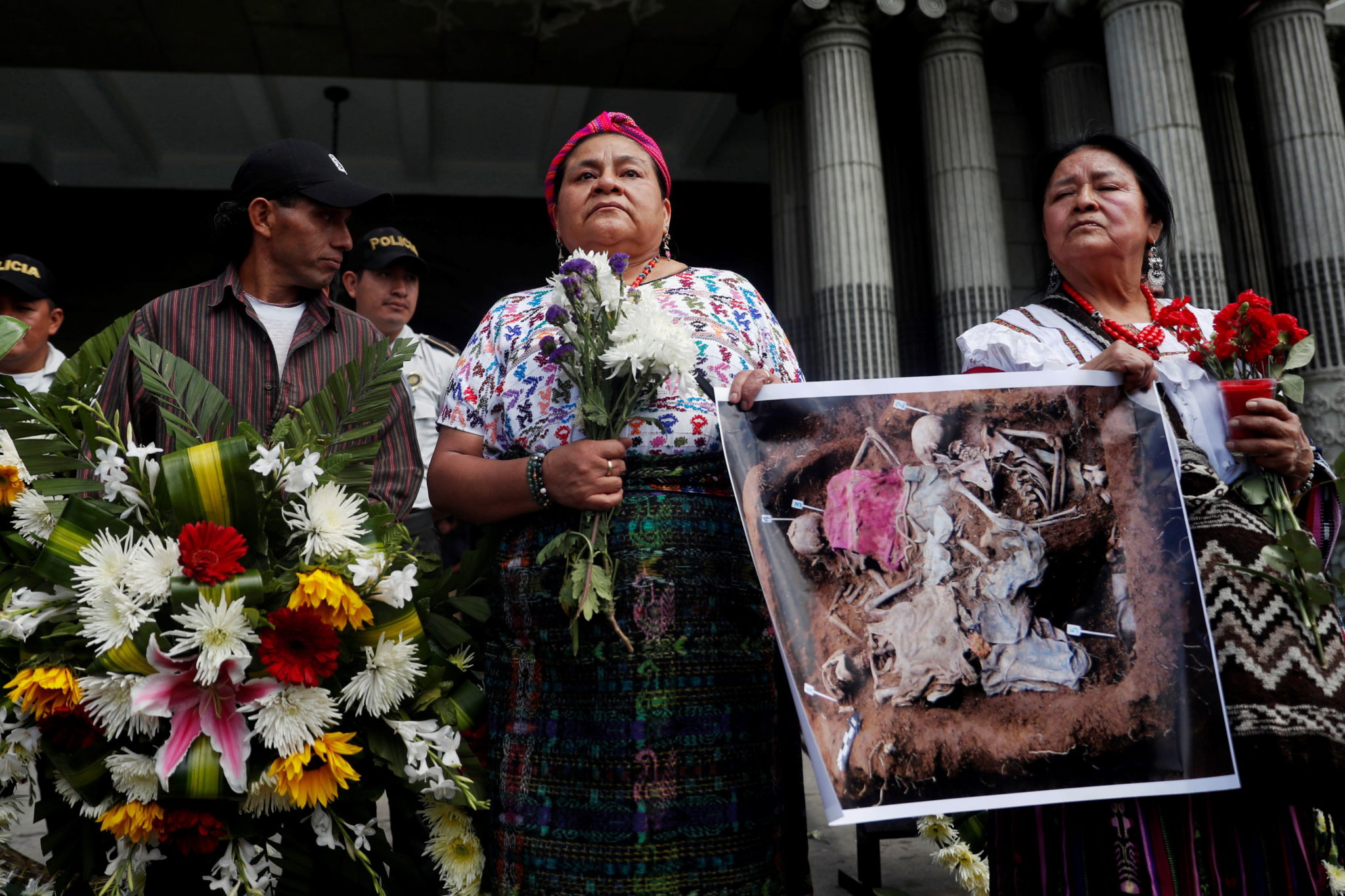Gwatemala: symboliczny masowy grób. Narodowy Dzień Ofiar Konfliktów Zbrojnych, fot. Esteban Biba, PAP/EPA.