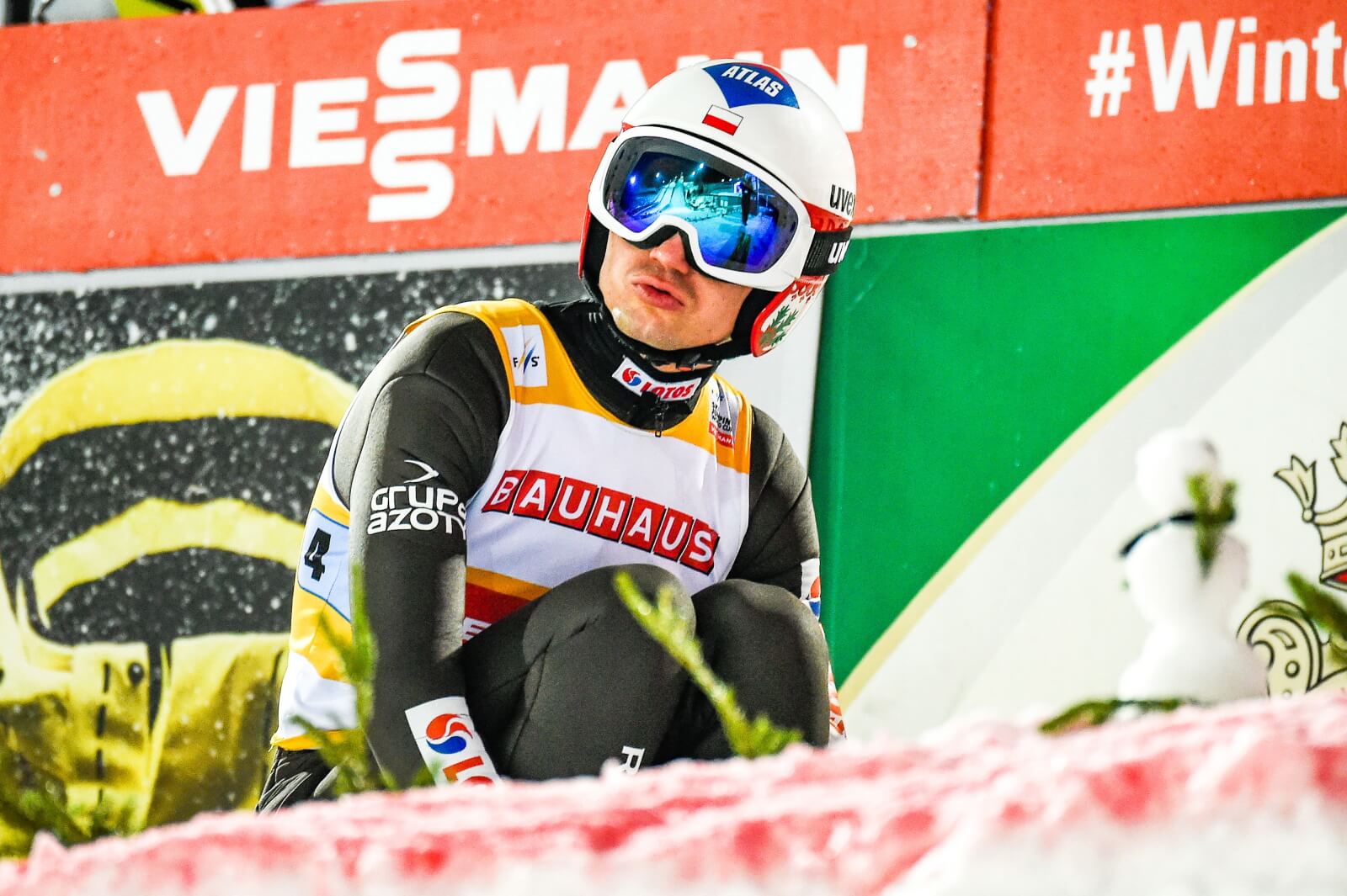 Kamil Stoch podczas drużynowego konkursu PŚ w skokach narciarskich fot. EPA/MARKKU OJALA