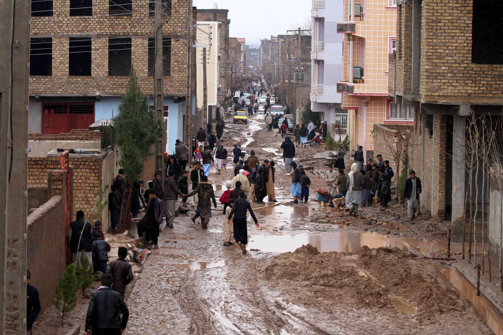 Podtopienia w Afganistanie. fot. EPA/JALIL REZAYEE