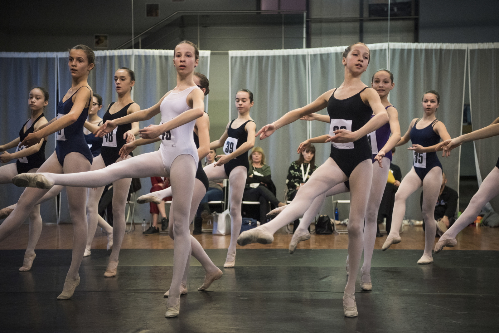 Lekcja tańca Bolshoi Academy w szwajcarskim Lugano. Fot. PAP/EPA/ALESSANDRO CRINARI