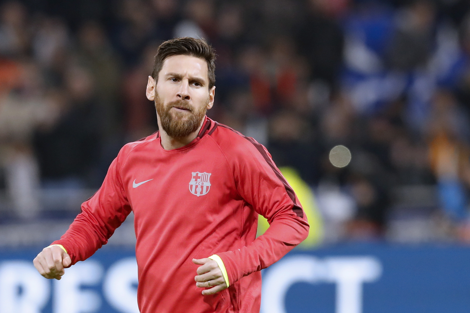 Lionel Messi podczas meczu Ligi Mistrzów, Lyon, Francja. Fot. PAP/EPA/SEBASTIEN NOGIER
