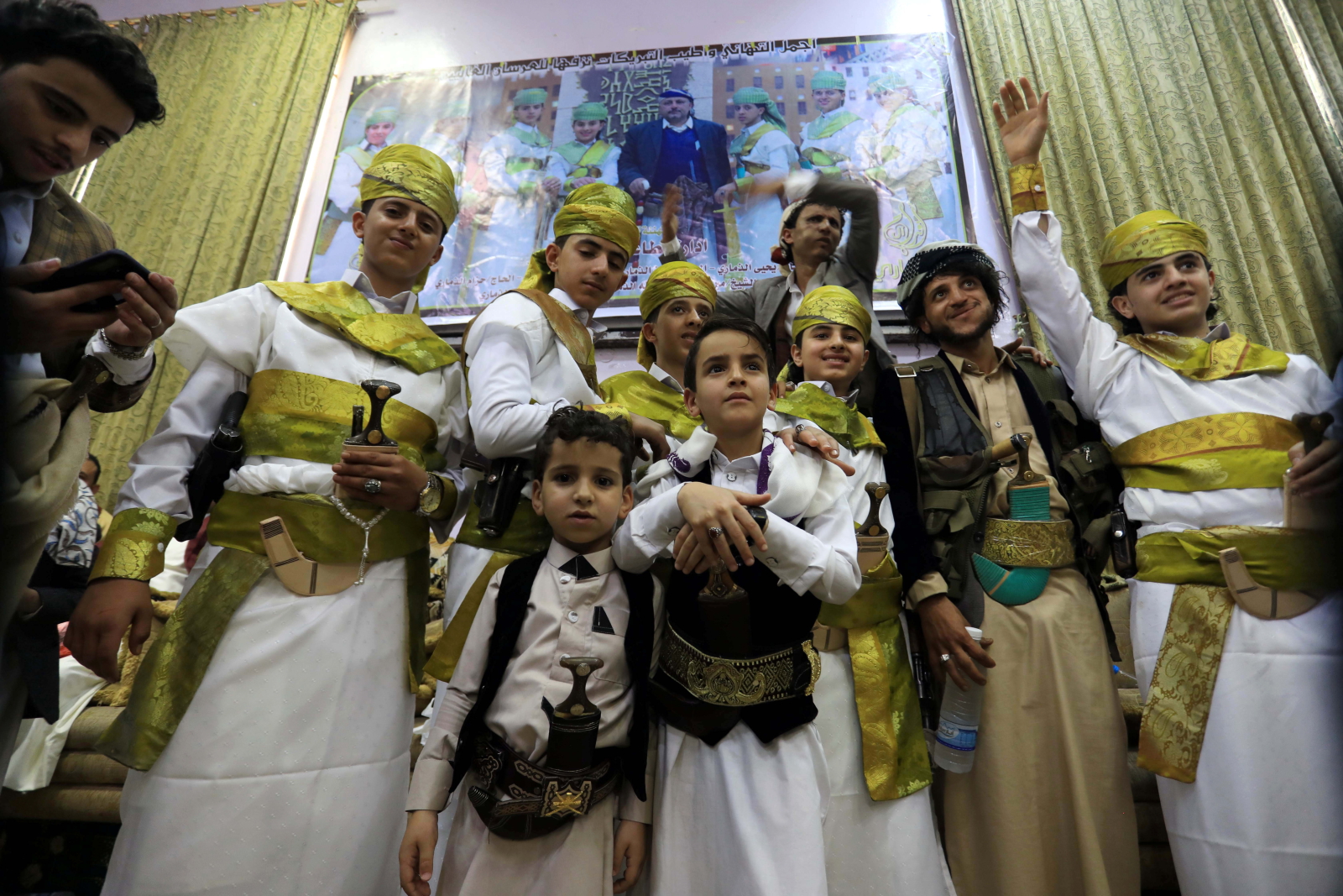 Ceremonia ślubna dzieci w Jemenie. Fot. PAP/EPA/STRINGER