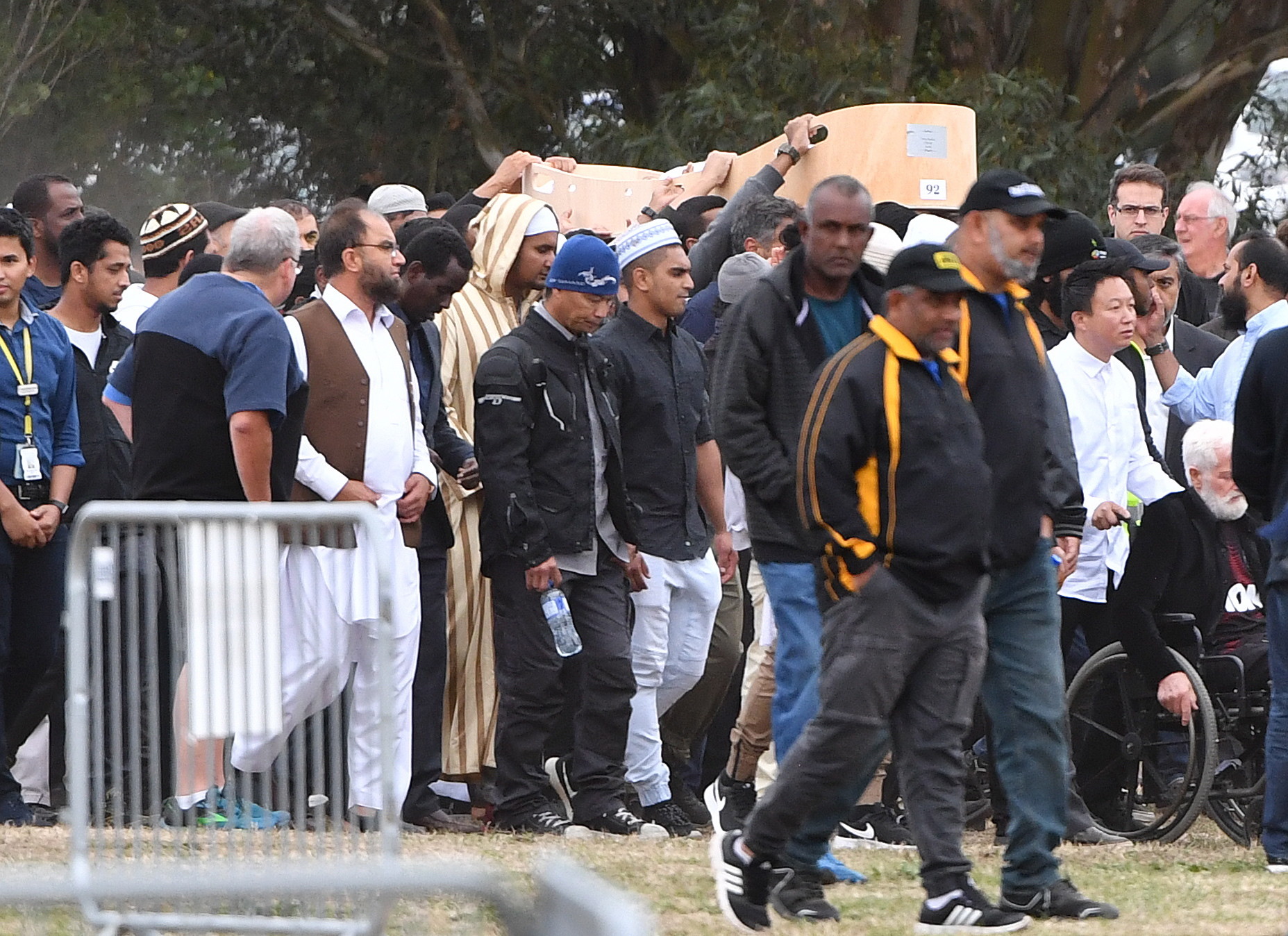 Żałoba i solidarność w Nowej Zelandii po zamachach. Trwają pogrzeby ofiar, misyjne pl
