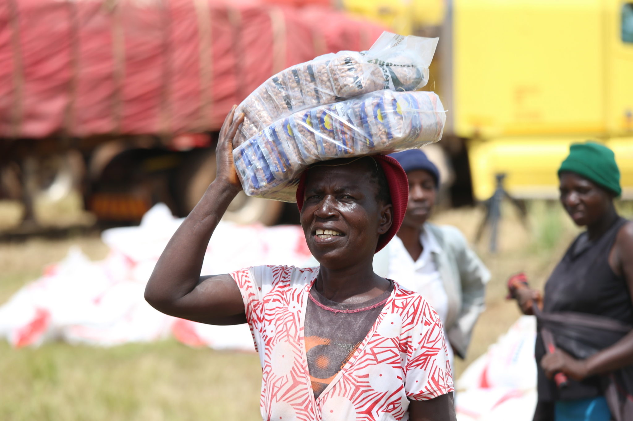 Pomoc ofiarom cyklonu w Zimbawbe, fot. AARON UFUMELI, PAP/EPA 