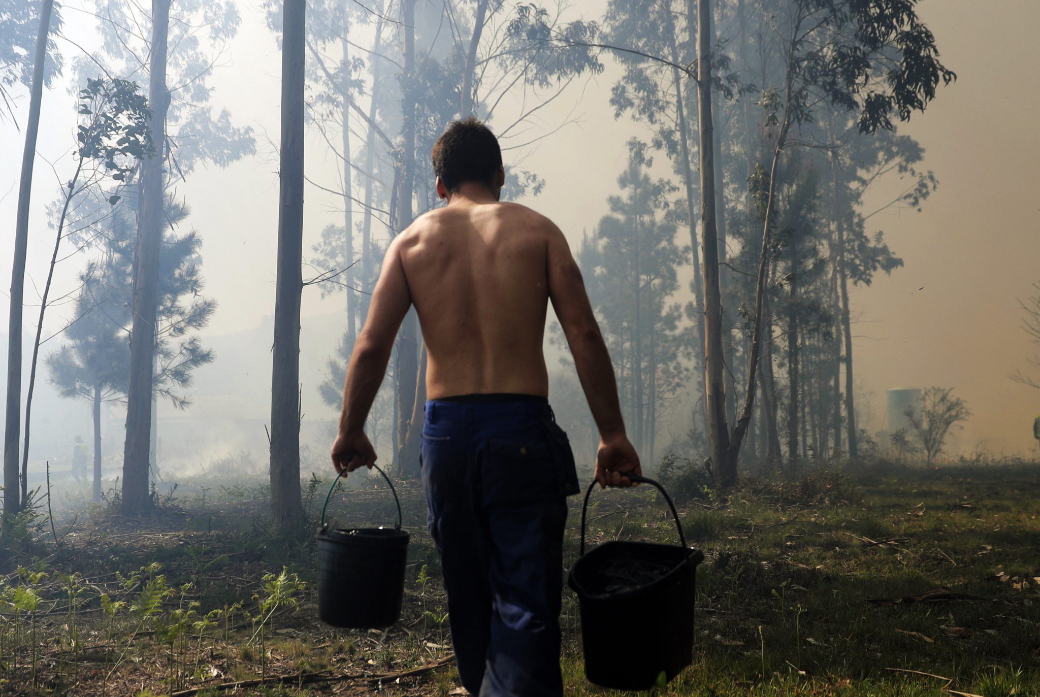 Pożar lasów, Rianxo, Galicja, północna Hiszpania, fot. Lavandeira jr, PAP/EPA 