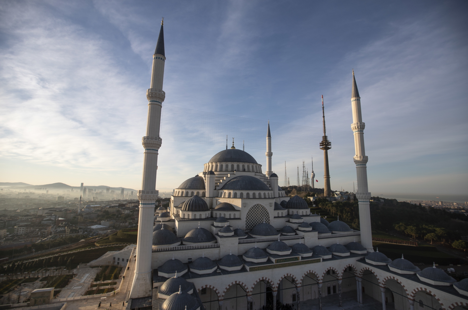 Meczet w Turcji EPA/SEDAT SUNA 