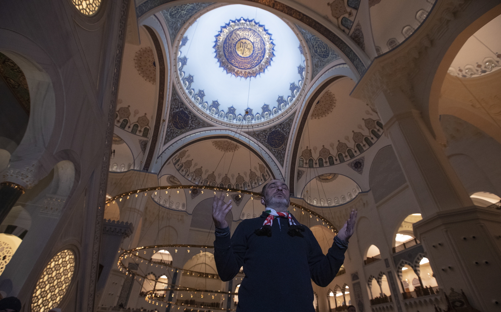 Meczet w Turcji EPA/SEDAT SUNA 
