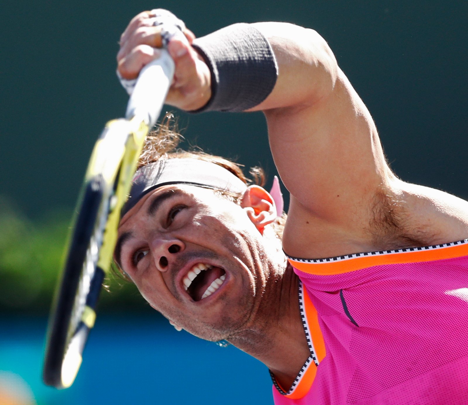 Rafael Nadal podczas meczu tenisowego w Californii, USA. Fot. PAP/EPA/LARRY W. SMITH