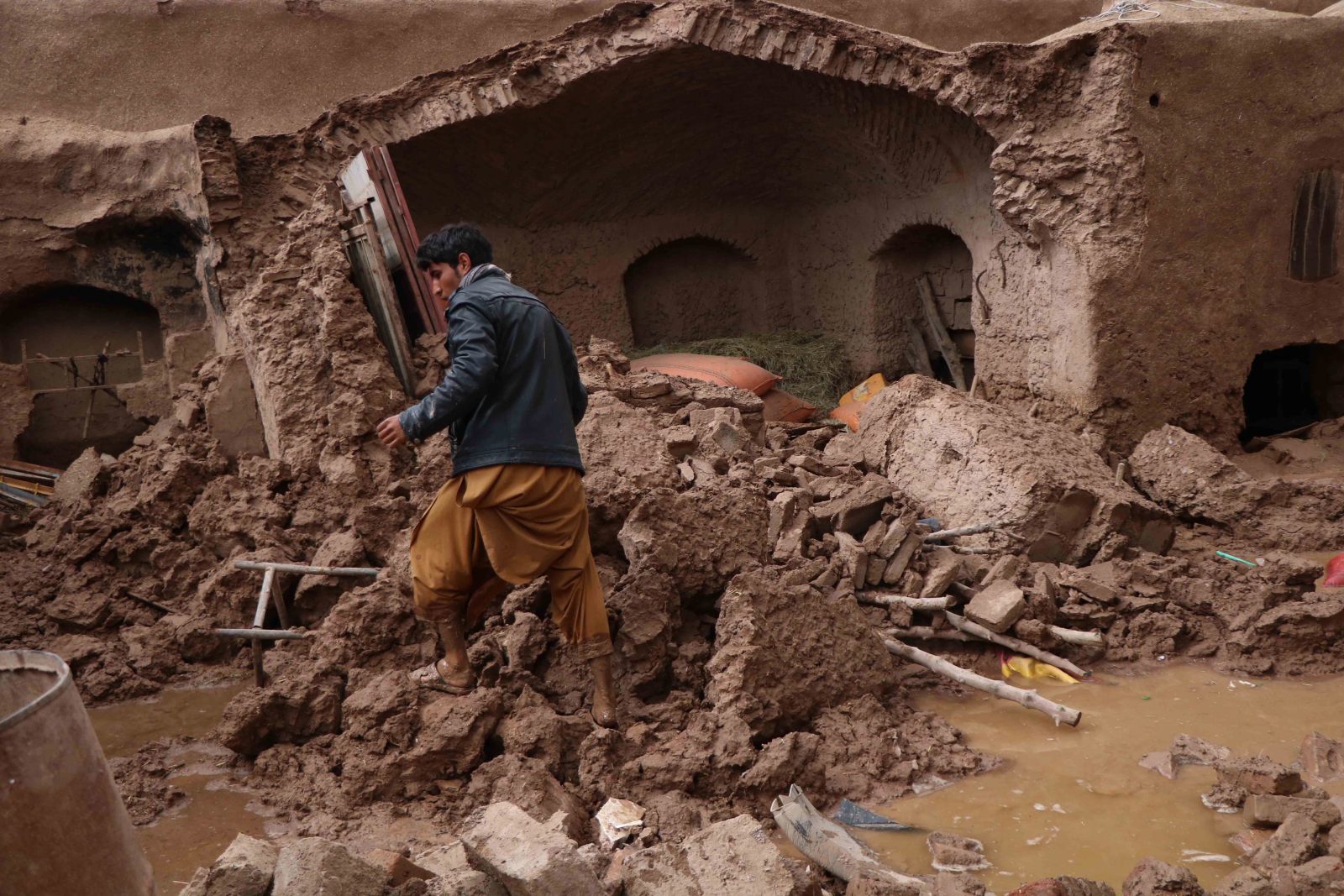 Skutki powodzi w Afganistanie EPA/JALIL REZAYEE 