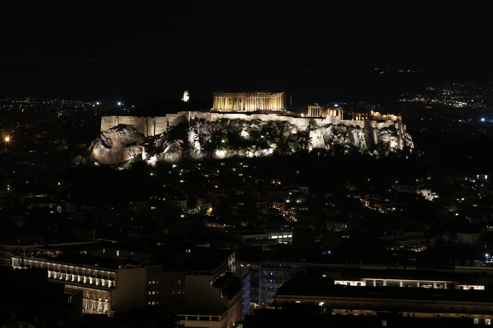 Akropol - Godzina dla Ziemi. Fot. PAP/EPA/YANNIS KOLESIDIS