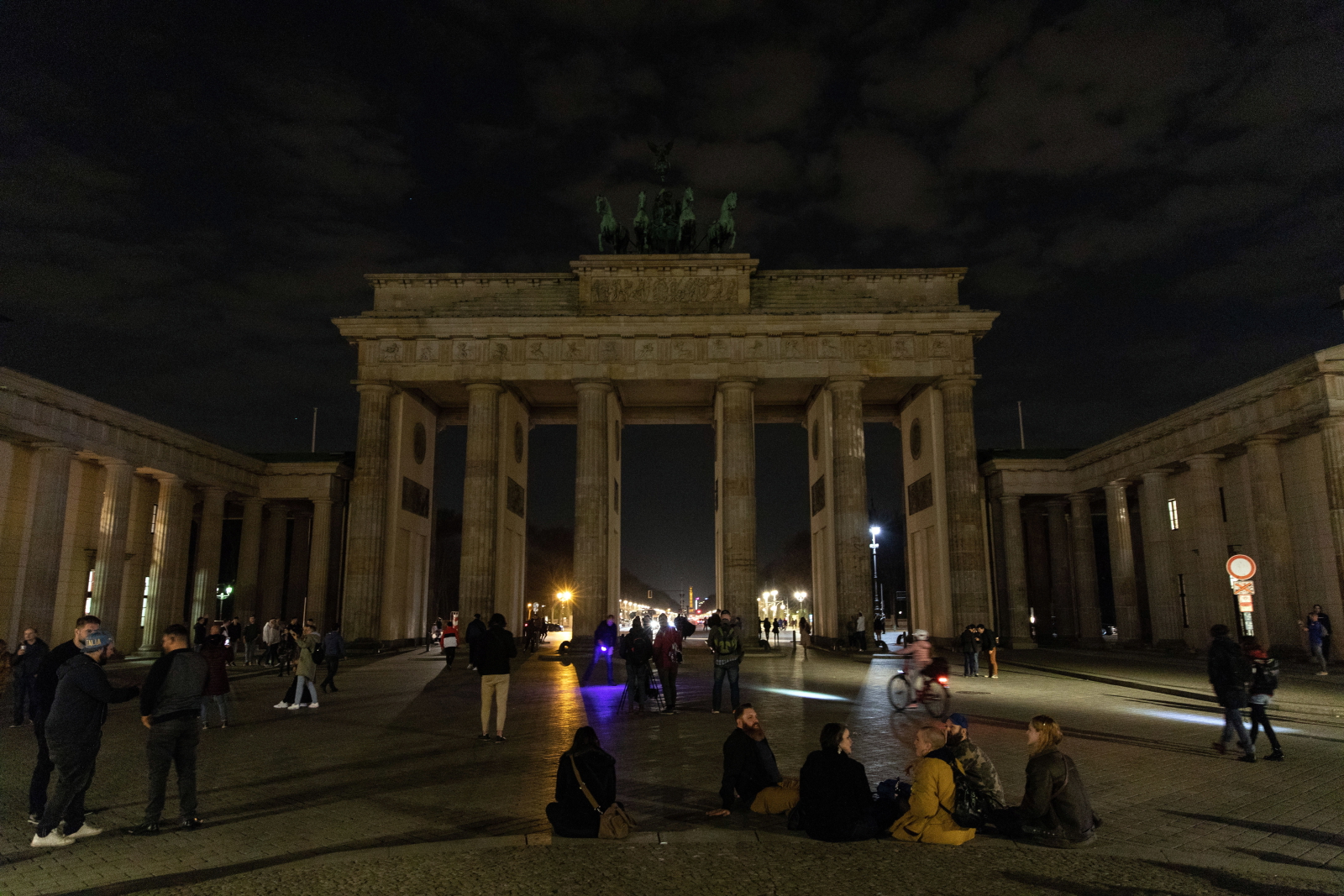Godzina dla Ziemi w Berlinie. Fot. PAP/EPA/OMER MESSINGER
