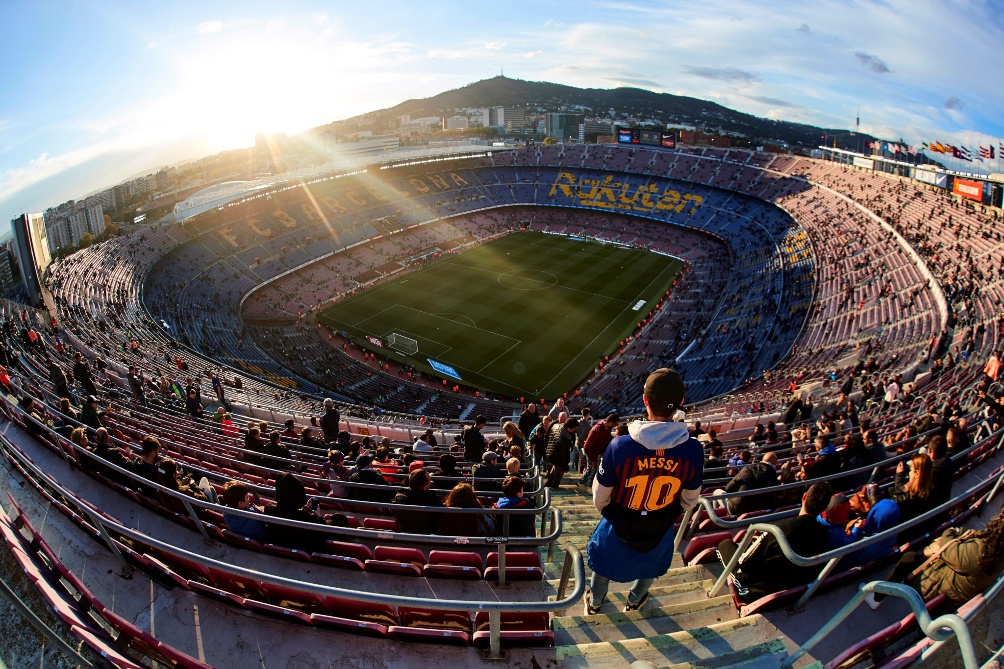 Widok stadionu Camp Nou przed hiszpańskim meczem piłki nożnej LaLiga pomiędzy FC Barcelona i Atletico Madryt, fot. Alejandro Garcia, PAP/EPA 