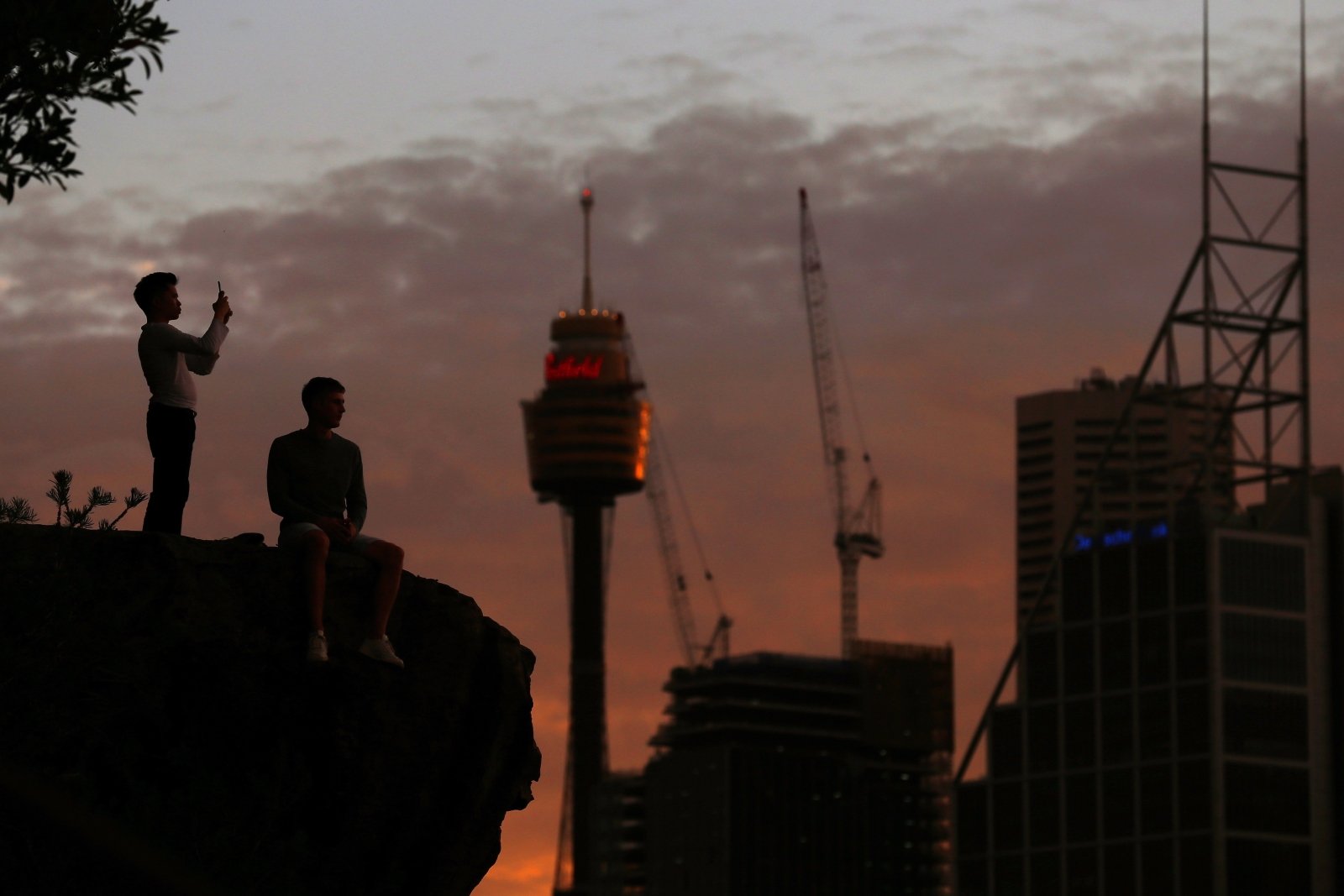 Australia, zachód słońca   EPA/STEVEN SAPHORE 