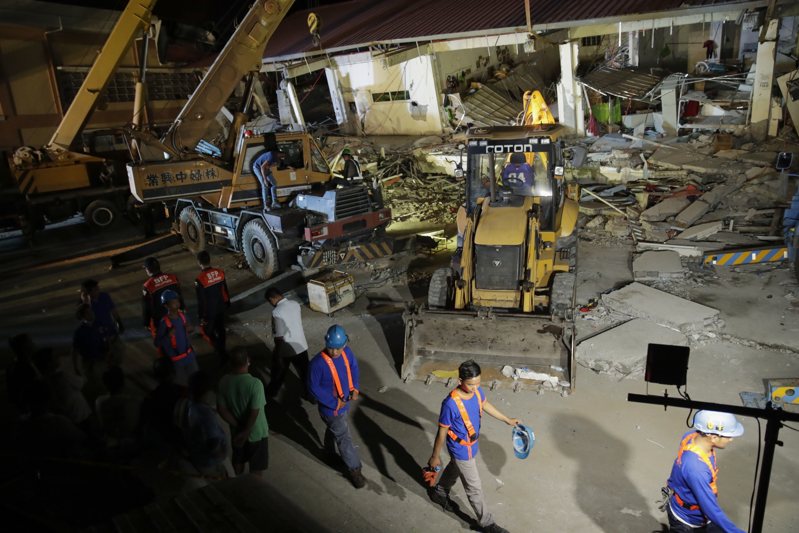 Trzęsienie ziemi na Filipinach. fot. EPA/FRANCIS R. MALASIG