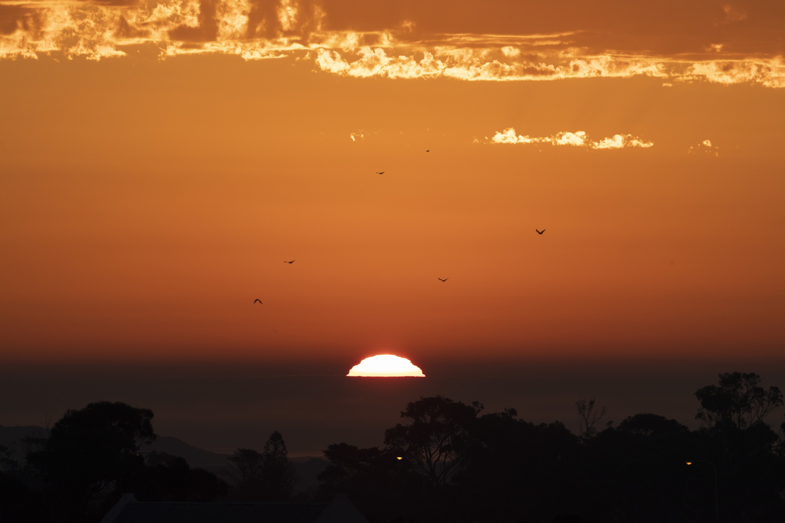 Zachód słońca w Kapsztadzie, stolicy RPA. Fot. EPA/NIC BOTHMA