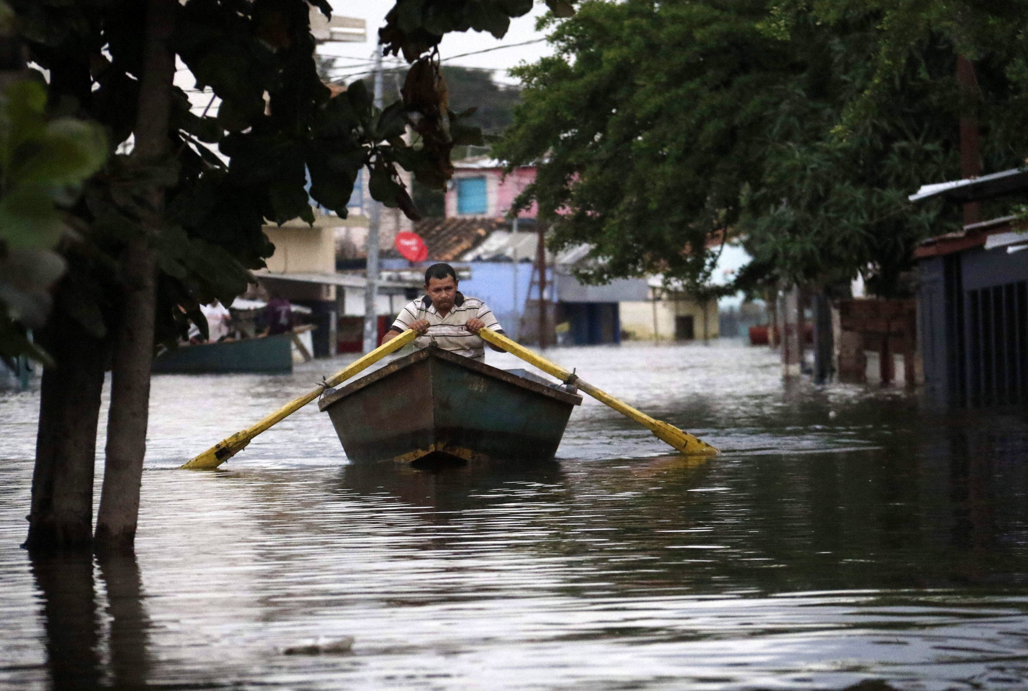 Paragwaj: powodzie w tym kraju dotknęły juz ponad 60 tys. Rodzin, fot. Andres Cristaldo PAP/EPA 