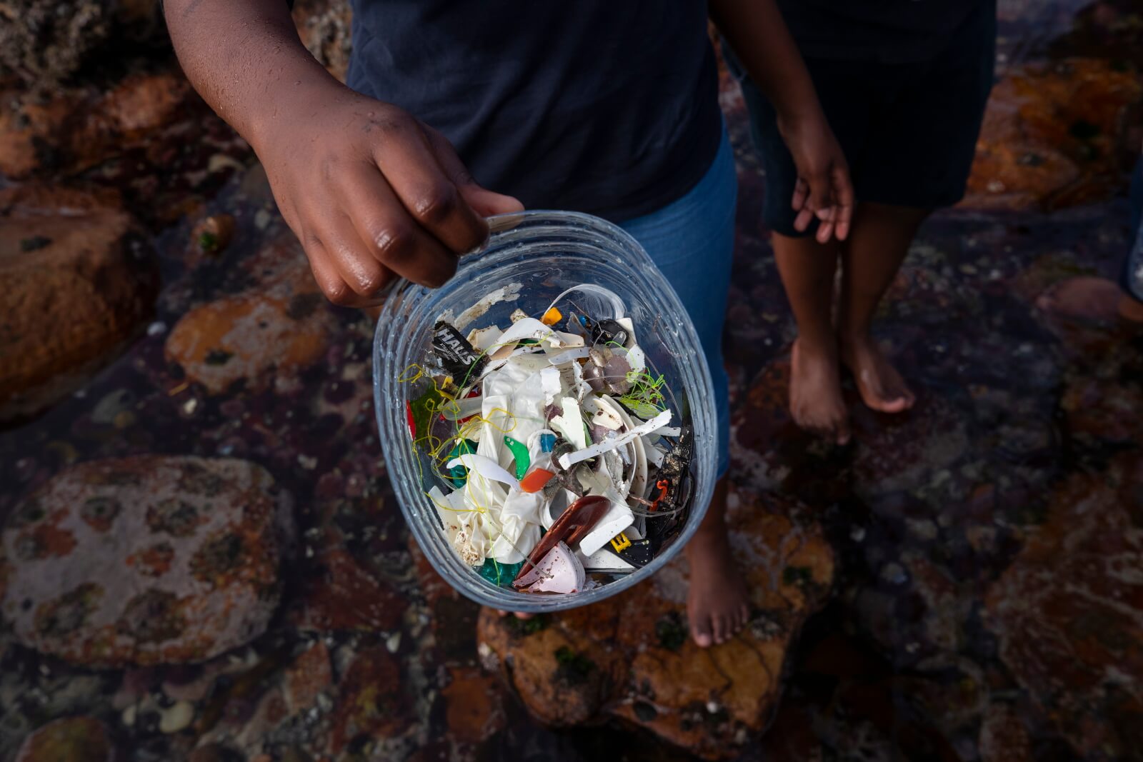 Zanieczyszczenie na plażach w RPA fot. EPA/NIC BOTHMA