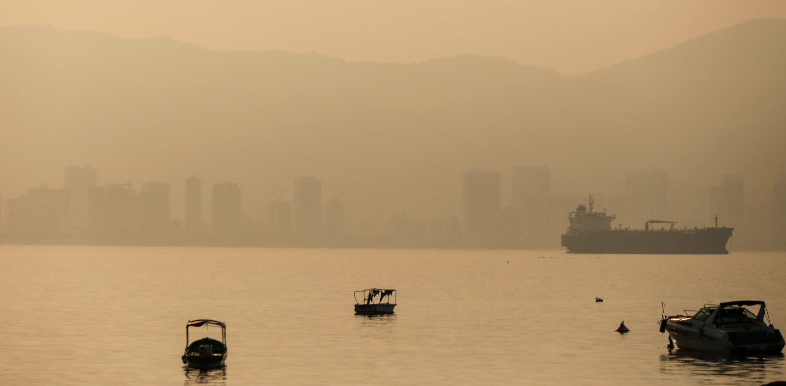 Zapylenie w Acapulco w Meksyku  EPA/David Guzman 
