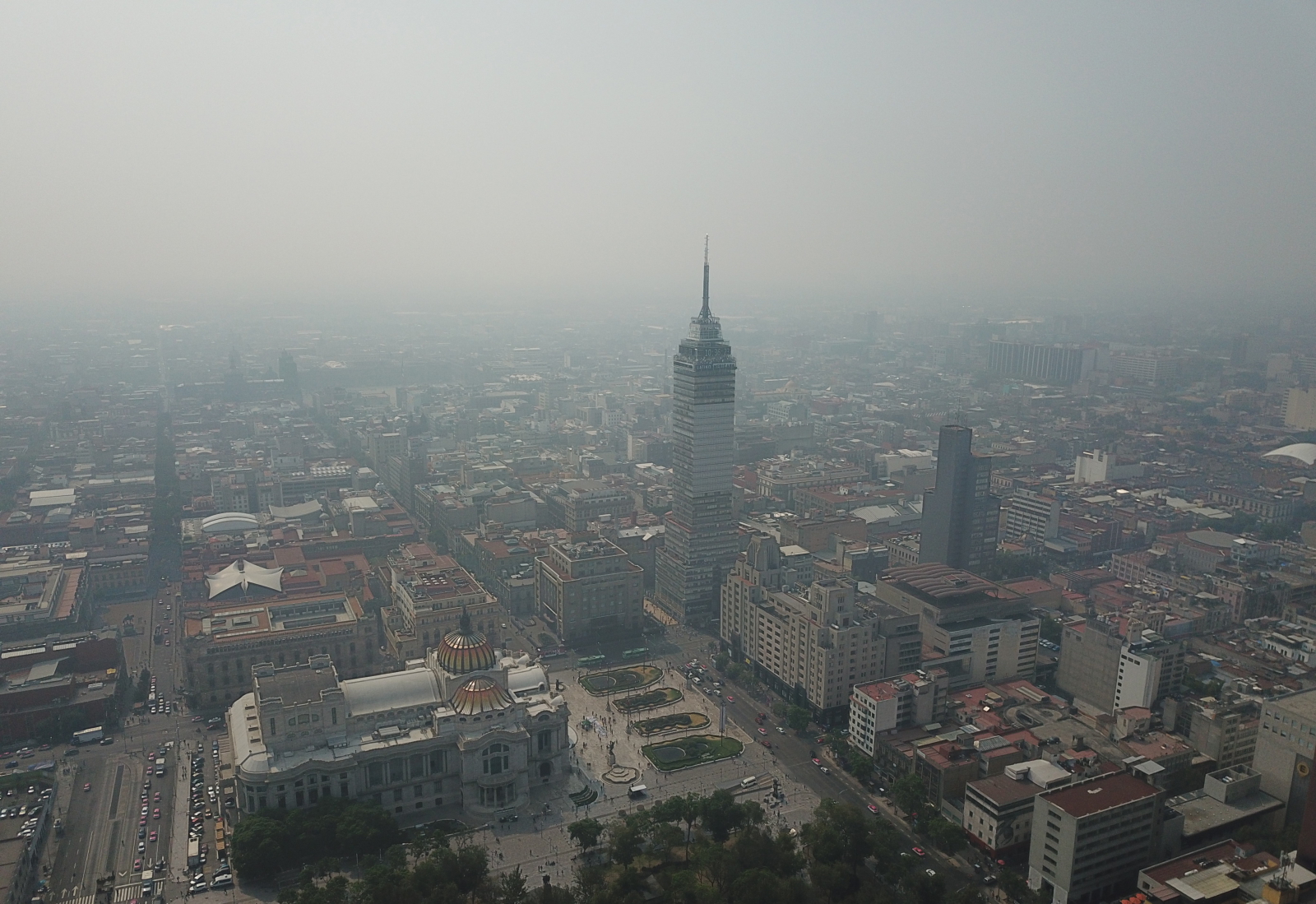 Smog w Meksyku  EPA/Mario Guzman 