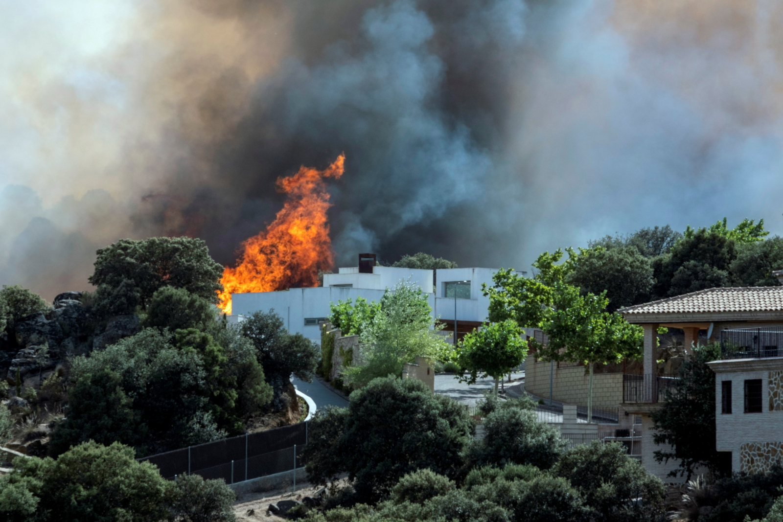 Pożary lasów w Hiszpanii EPA/ANGELES VISDOMINE 