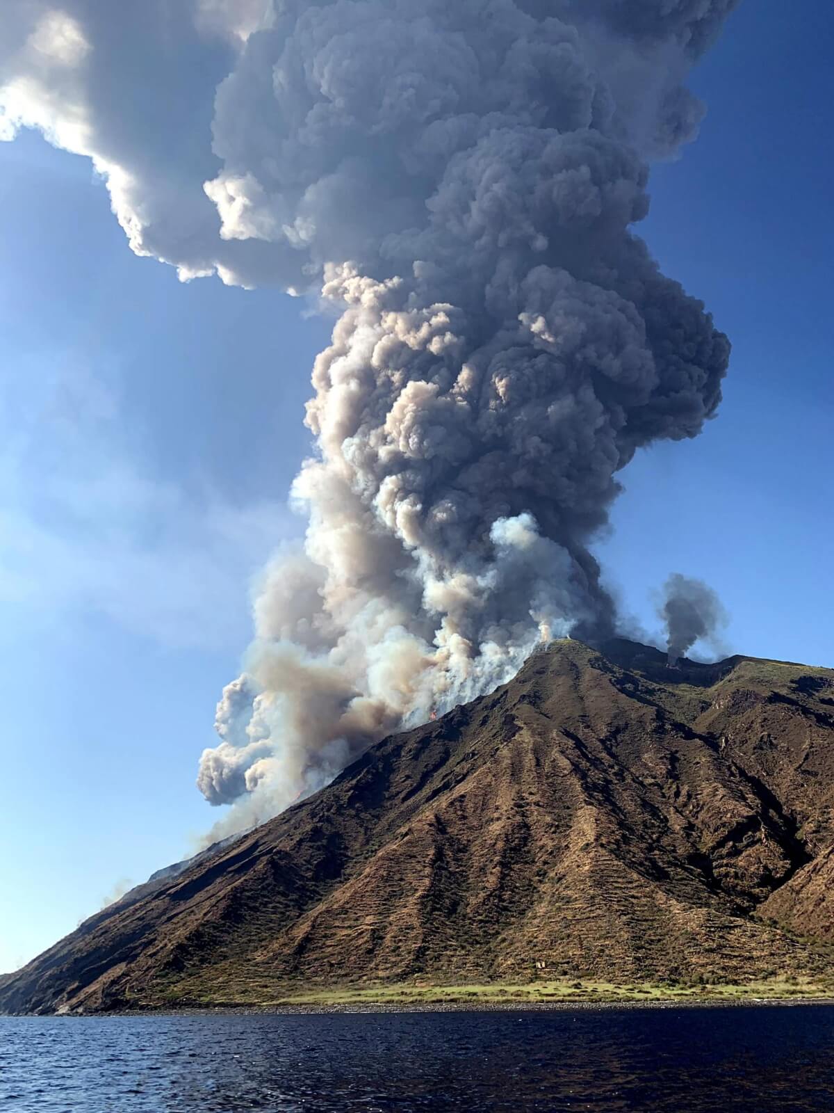 Wybuch wulkanu na wyspie Stromboli fot. EPA/MARIO CALABRESI