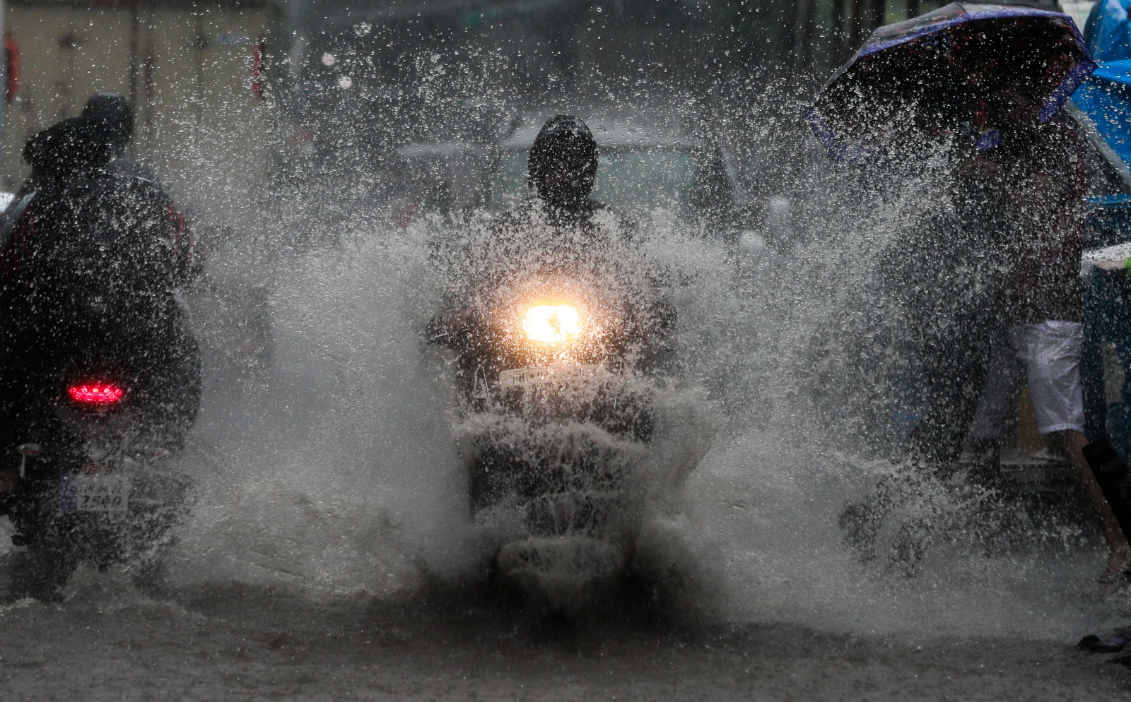 Monsun w Indiach  EPA/DIVYAKANT SOLANKI 
