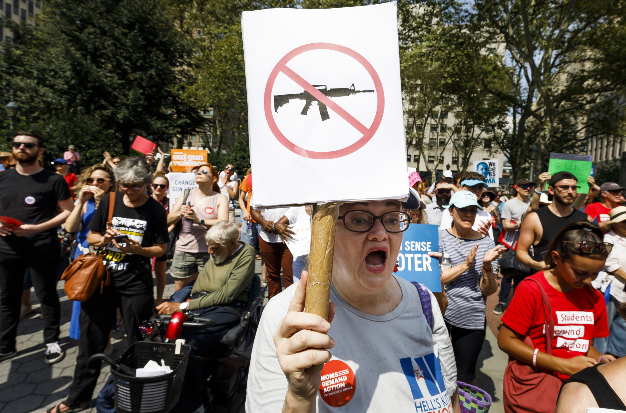 Nowy Jork, USA: demonstracja w celu ograniczenia prawa do posiadania broni, fot. JUSTIN LANE, PAP/EPA 