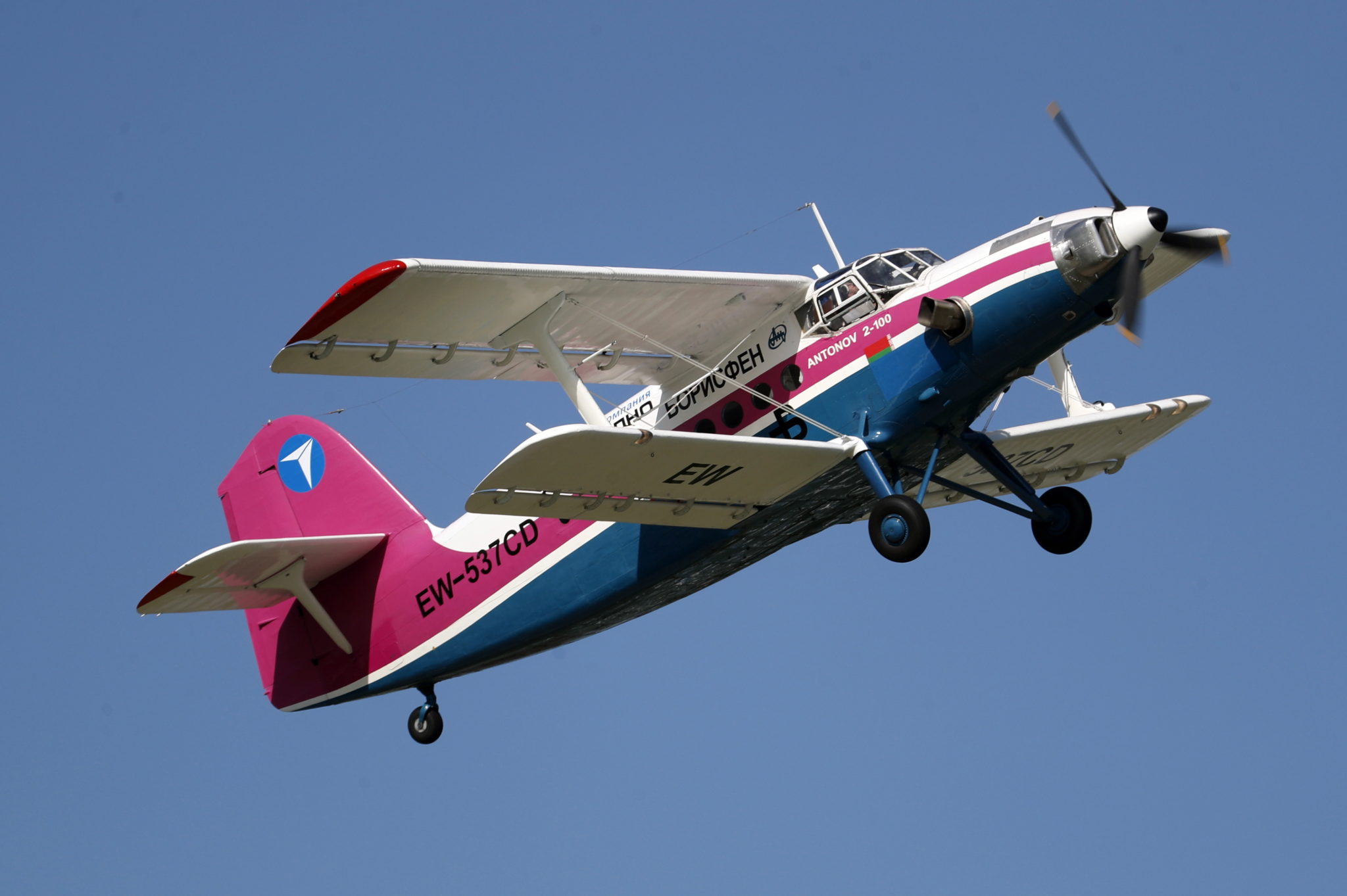 Rosja: Antonow An-2-100 wykonuje pokazowy lot podczas MAKS 2019 International Aviation and Space, nieopodal Moskwy. fot. MAXIM SHIPENKOV/epa