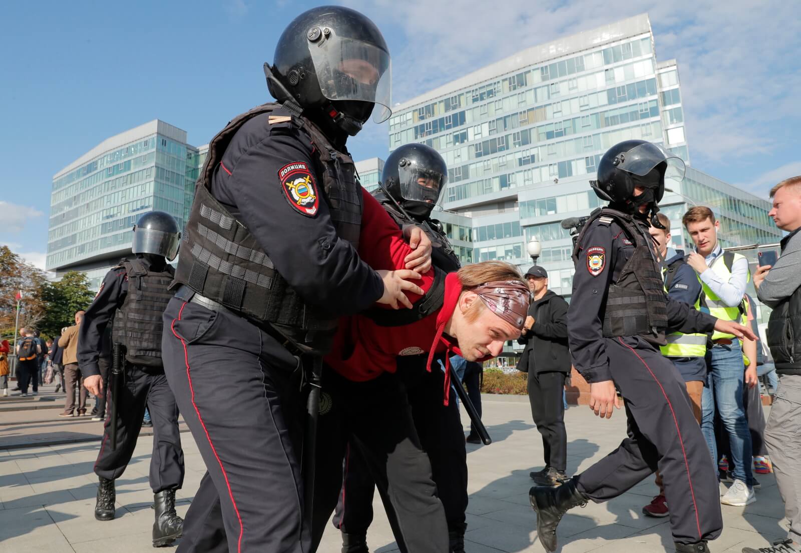 Protesty opozycyjne w Rosji fot. EPA/MAXIM SHIPENKOV