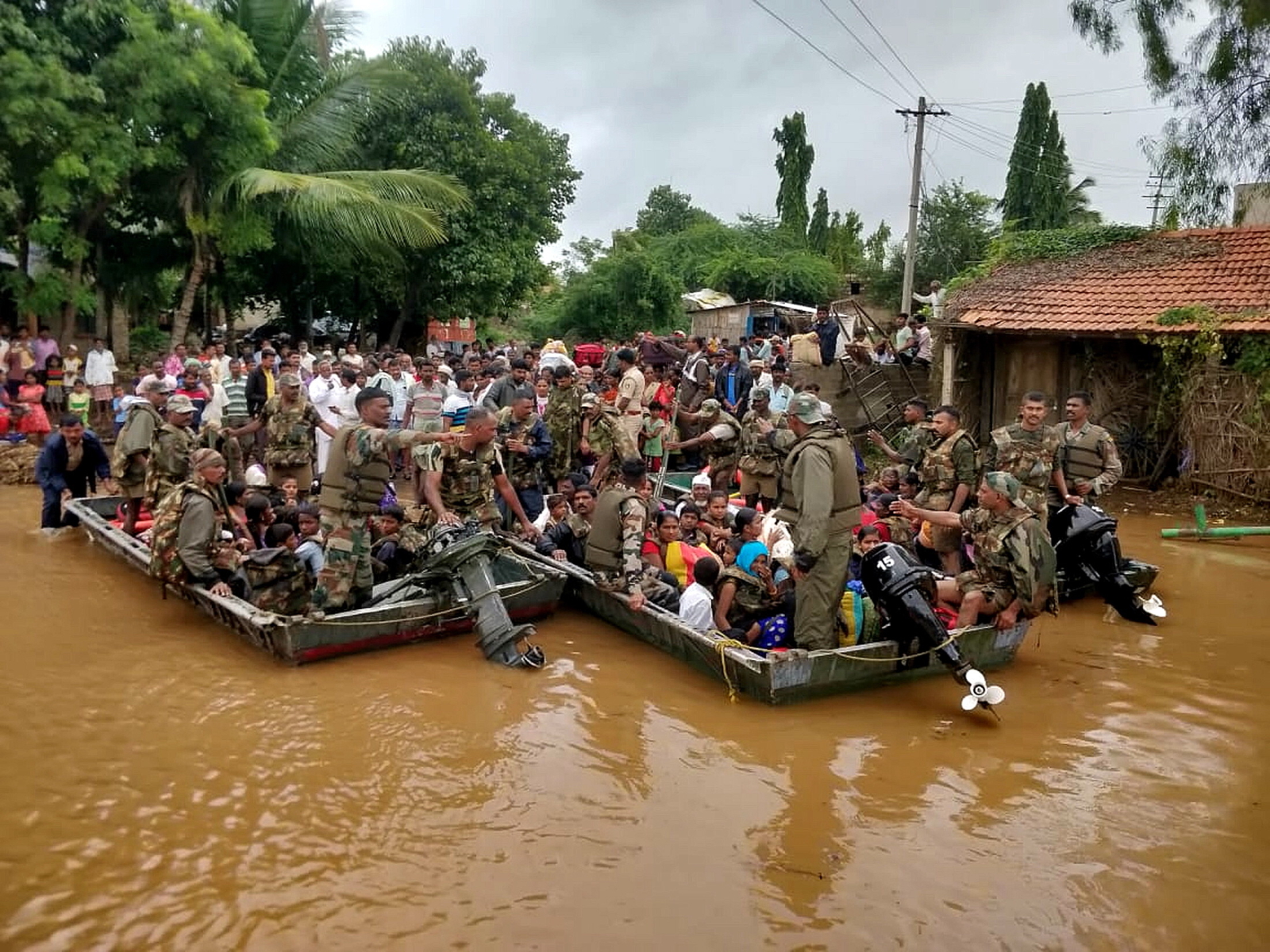 Powódź w Indiach EPA/NATIONAL DISASTER RESPONSE FORCE 