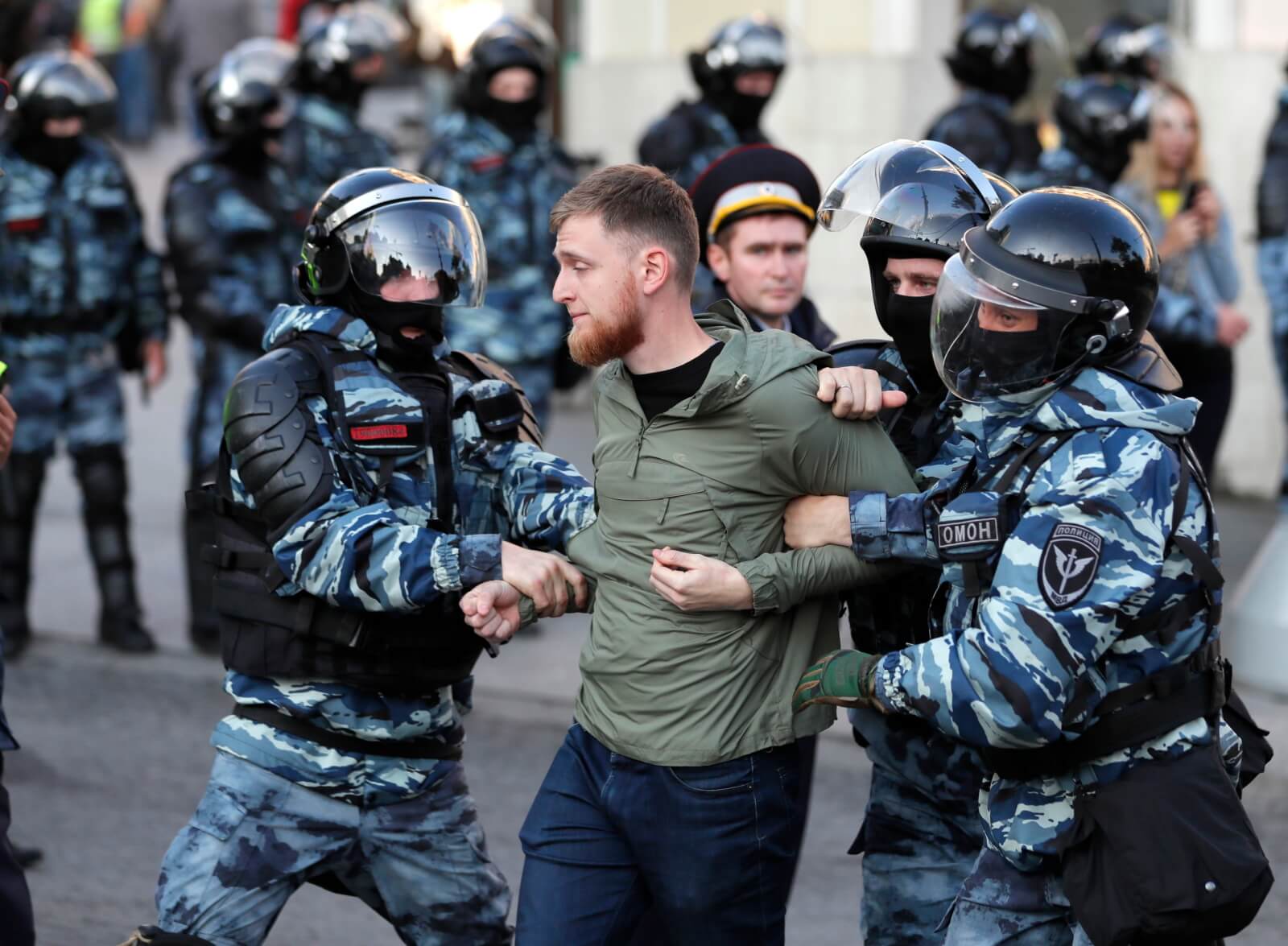 Protesty opozycjonistów w Moskwie fot. EPA/YURI KOCHETKOV