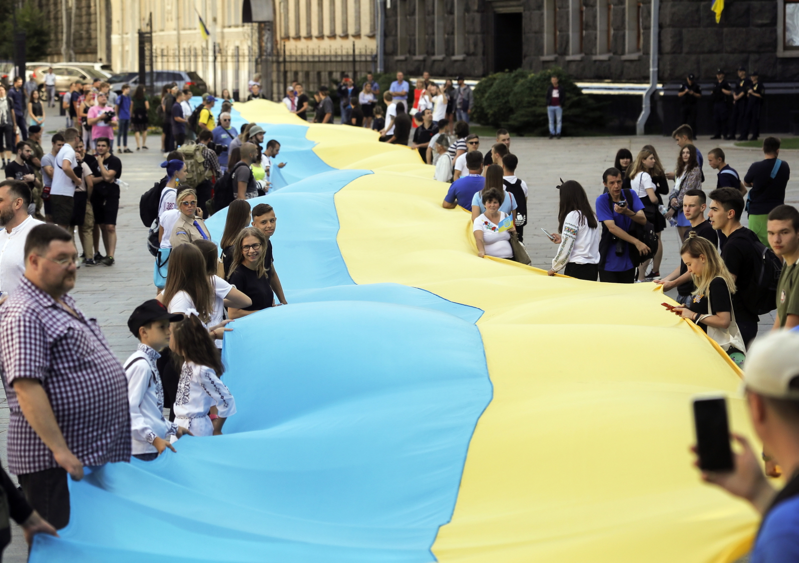 Dzień Flagi na Ukrainie  EPA/SERGEY DOLZHENKO 
