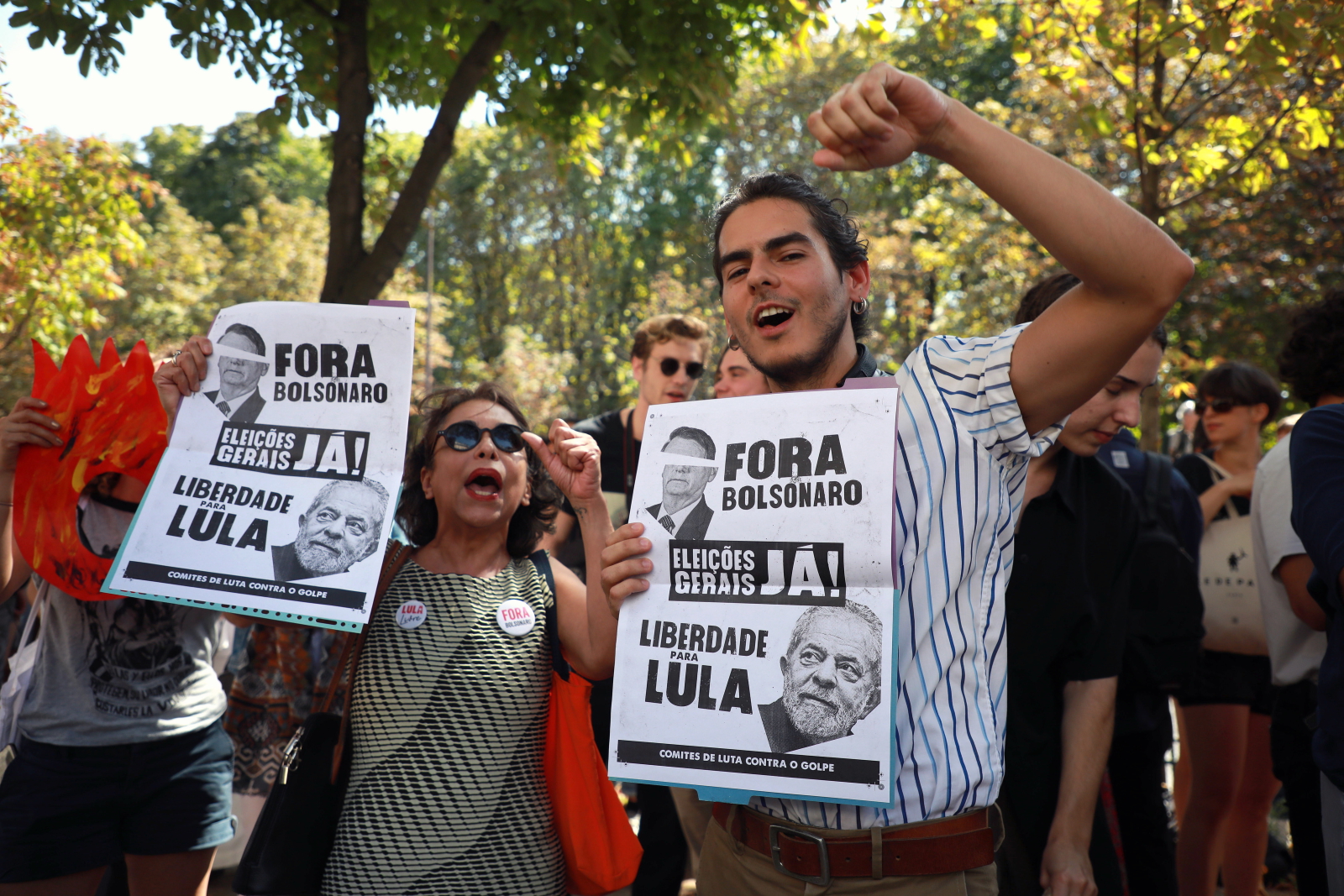 Protesty ekologów we Francji przeciwko polityce prezydenta Brazylii -  Bolsonaro,EPA/CHRISTOPHE PETIT TESSON 