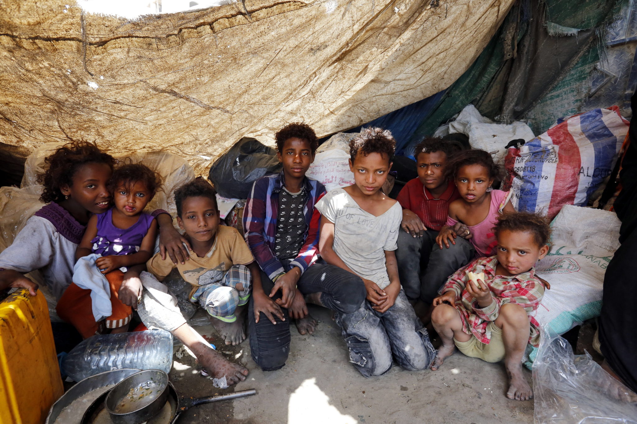  Jemeńskie dzieci w obozie tymczasowym w Sanie, fot. Jeggrey Arguedas, PAP/EPA