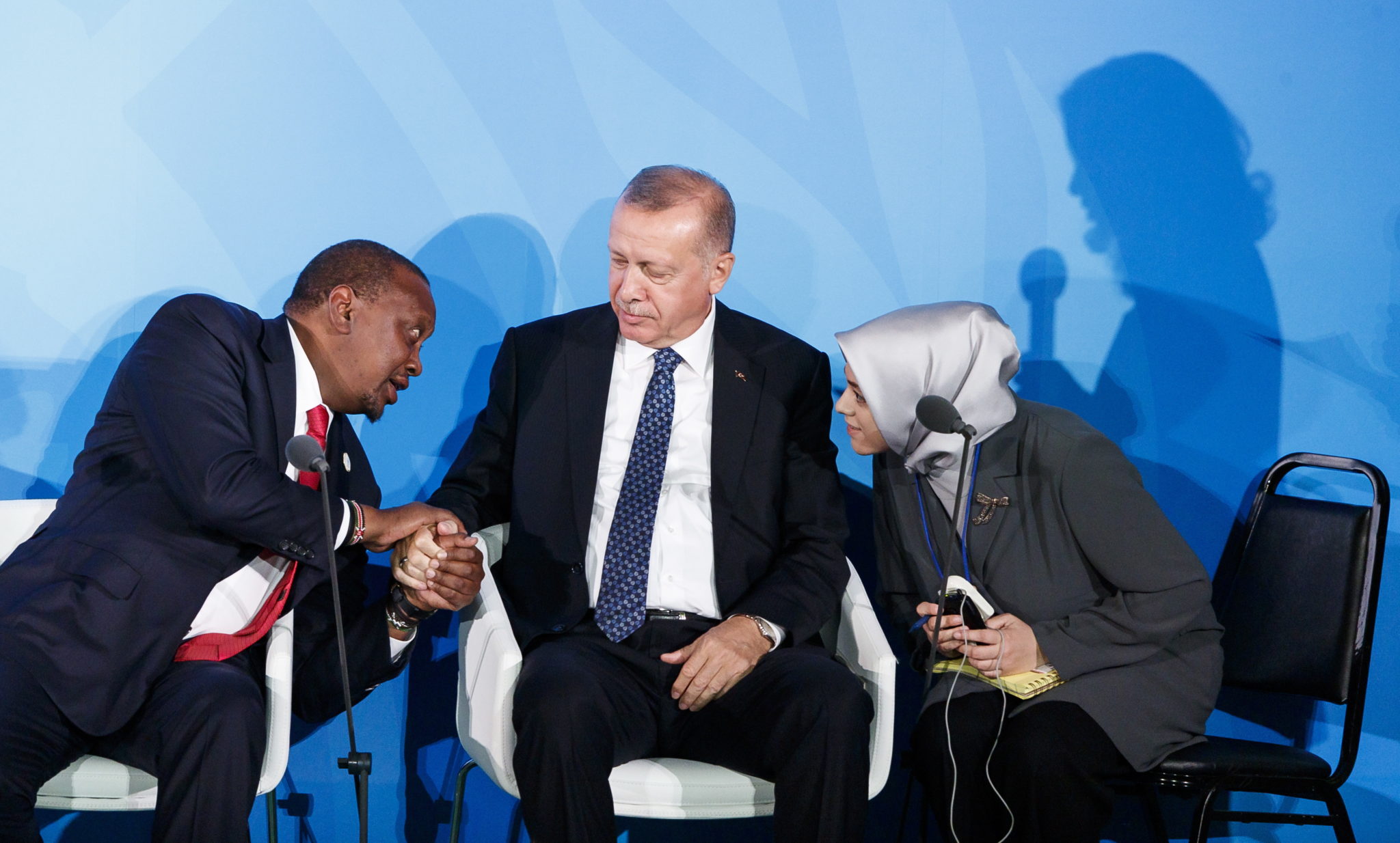 Nowy Jork: początek szczytu klimatycznego ONZ, na zdjęciu: prezydent Kenii Uhuru Kenyatta, prezydent Turcji  Recep Tayyip Erdogan oraz tłumaczka, fot. JUSTIN LANE, PAP/EPA 