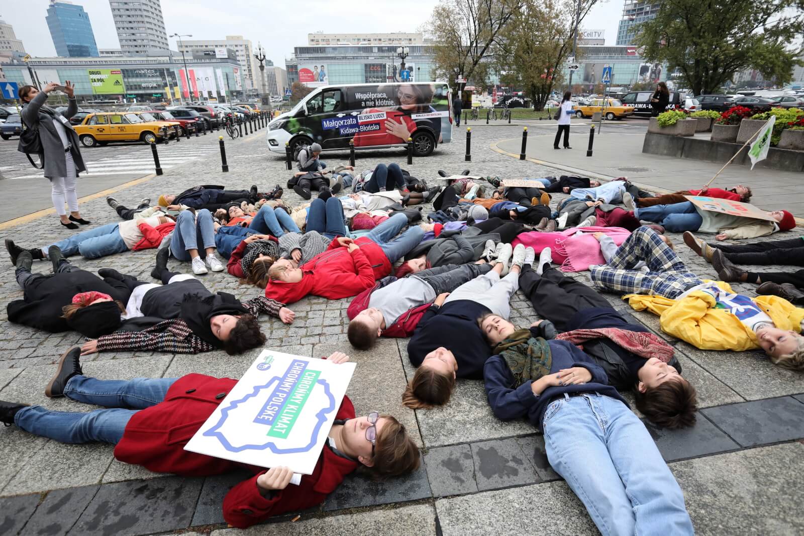 Protest w sprawie zmian klimatycznych w Warszawie fot. PAP/Wojciech Olkuśnik