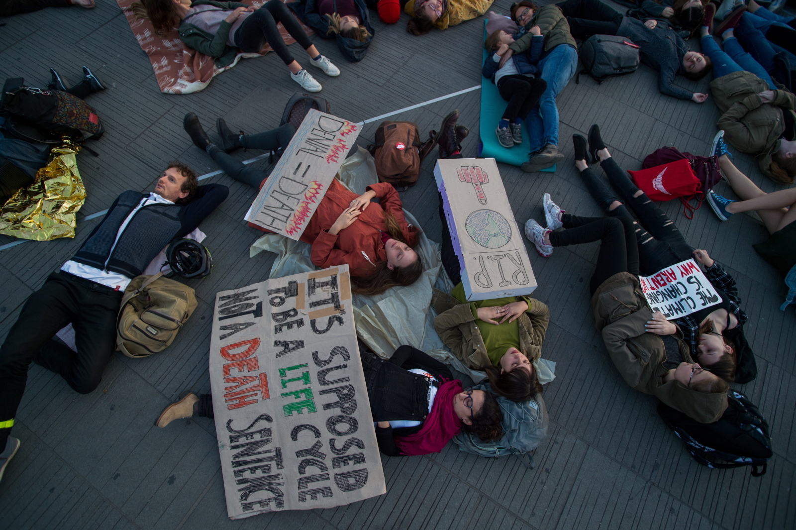 Globalny Strajk Klimatyczny - Budapeszt (Węgry) Fot. PAP/EPA/ZOLTAN BALOGH