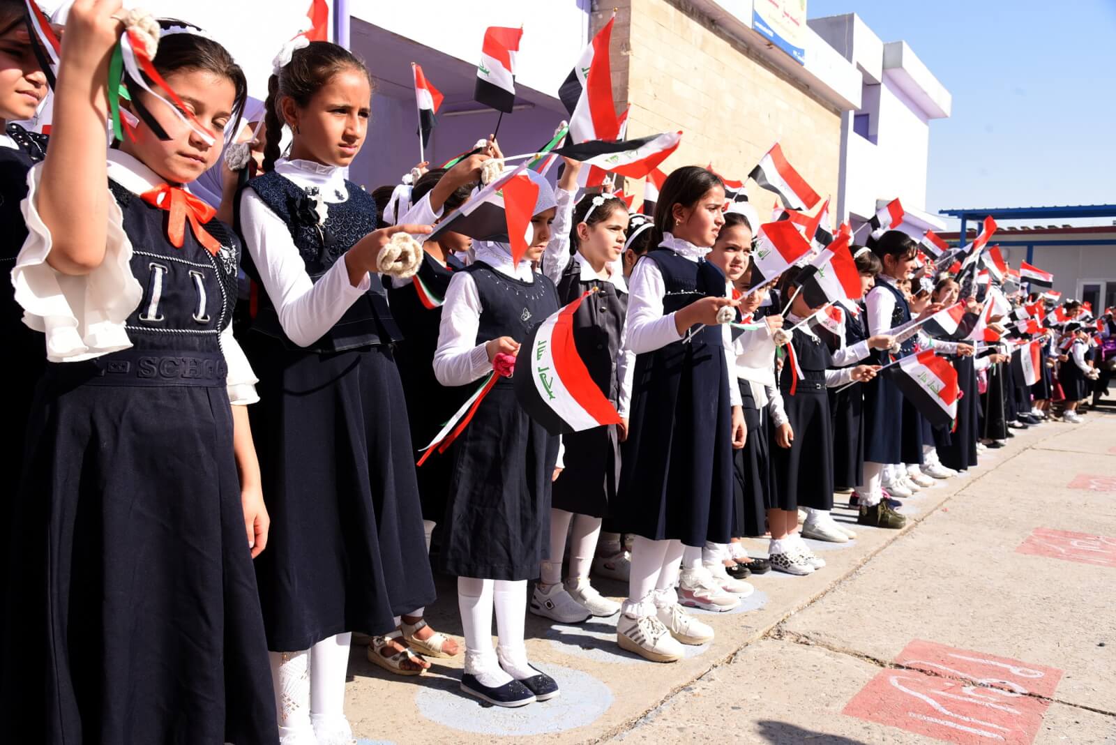 Rozpoczęcie roku szkolnego w Iraku fot. EPA/AMMAR SALIH