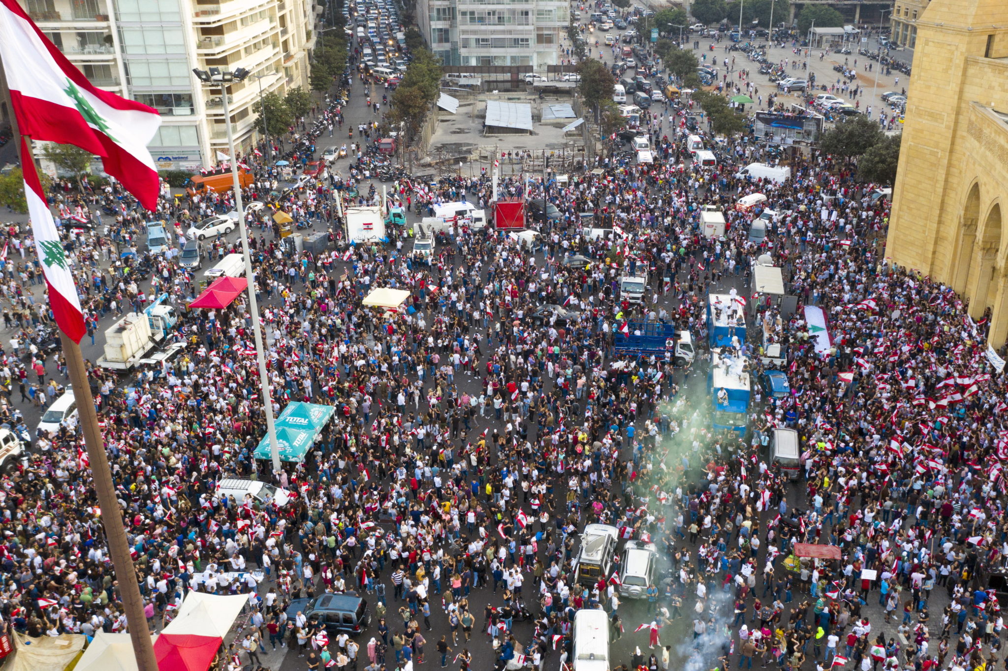 Liban: Największe protesty od 14 lat. Z rządu odchodzą ministrowie, fot. WAEL HAMZEH, PAP /EPA 