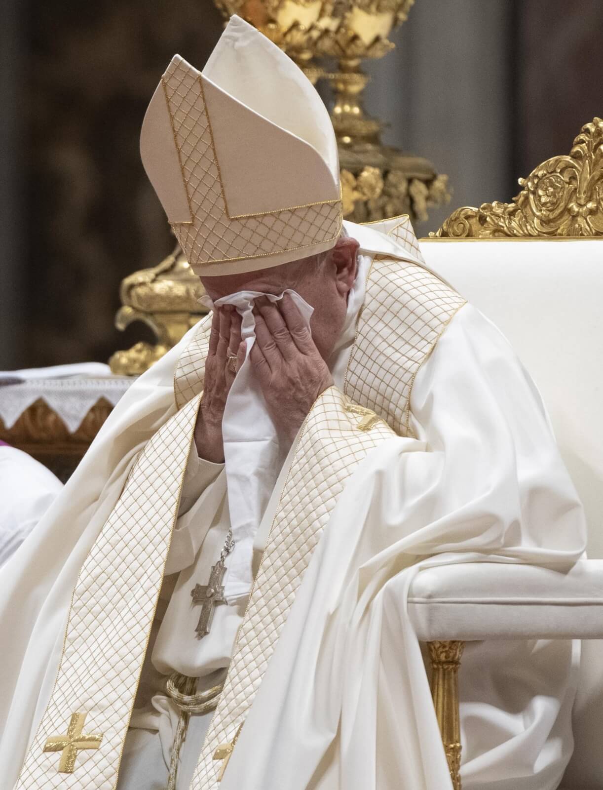 Wzruszony papież Franciszek fot. EPA/CLAUDIO PERI
